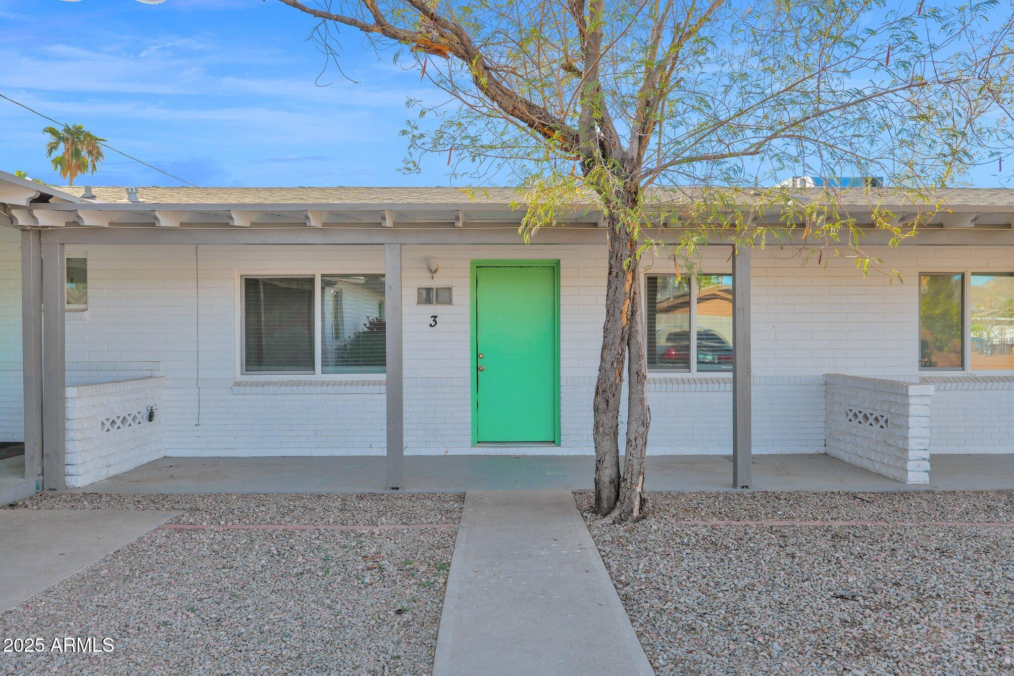 9215 N 13TH Place