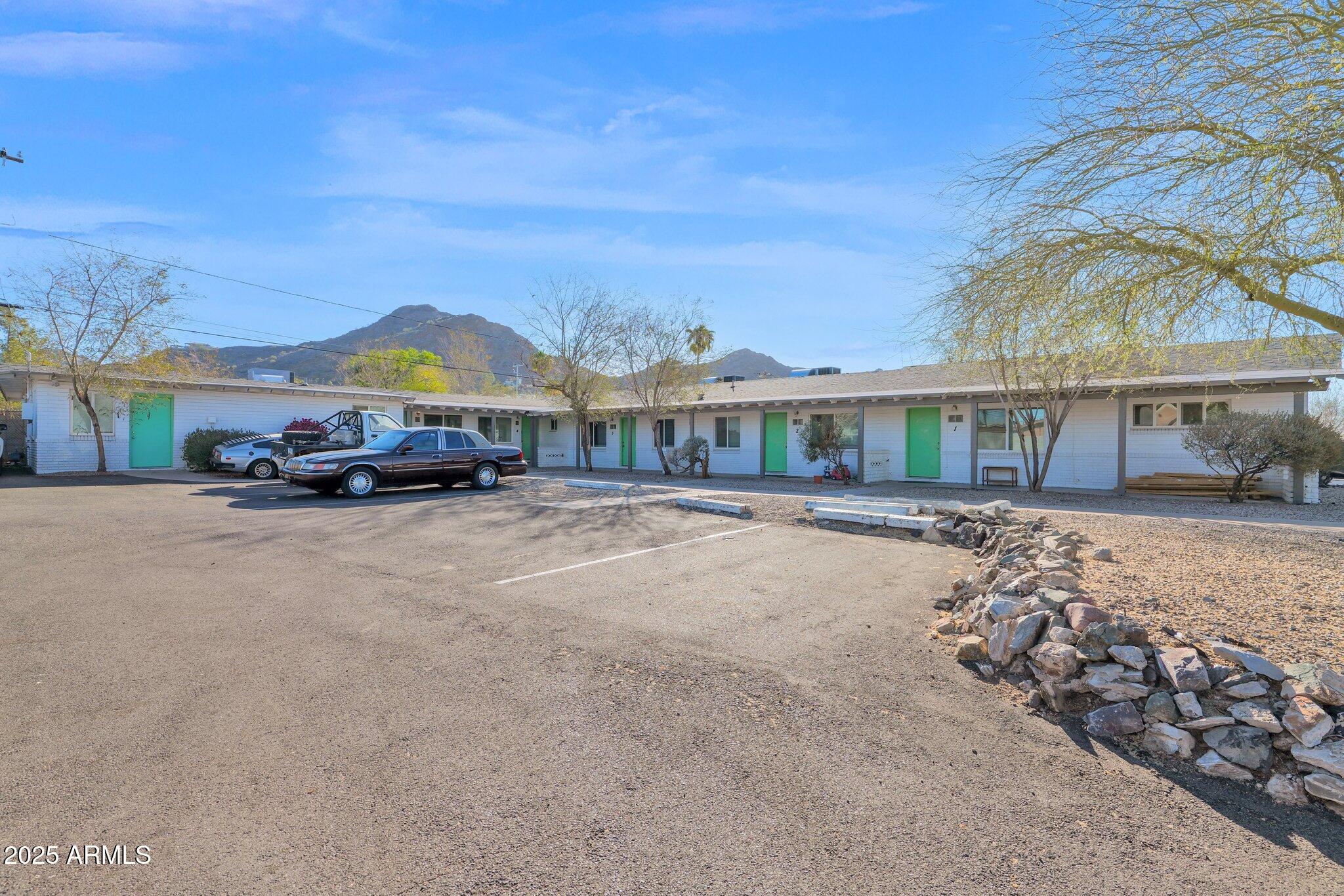 9215 N 13TH Place