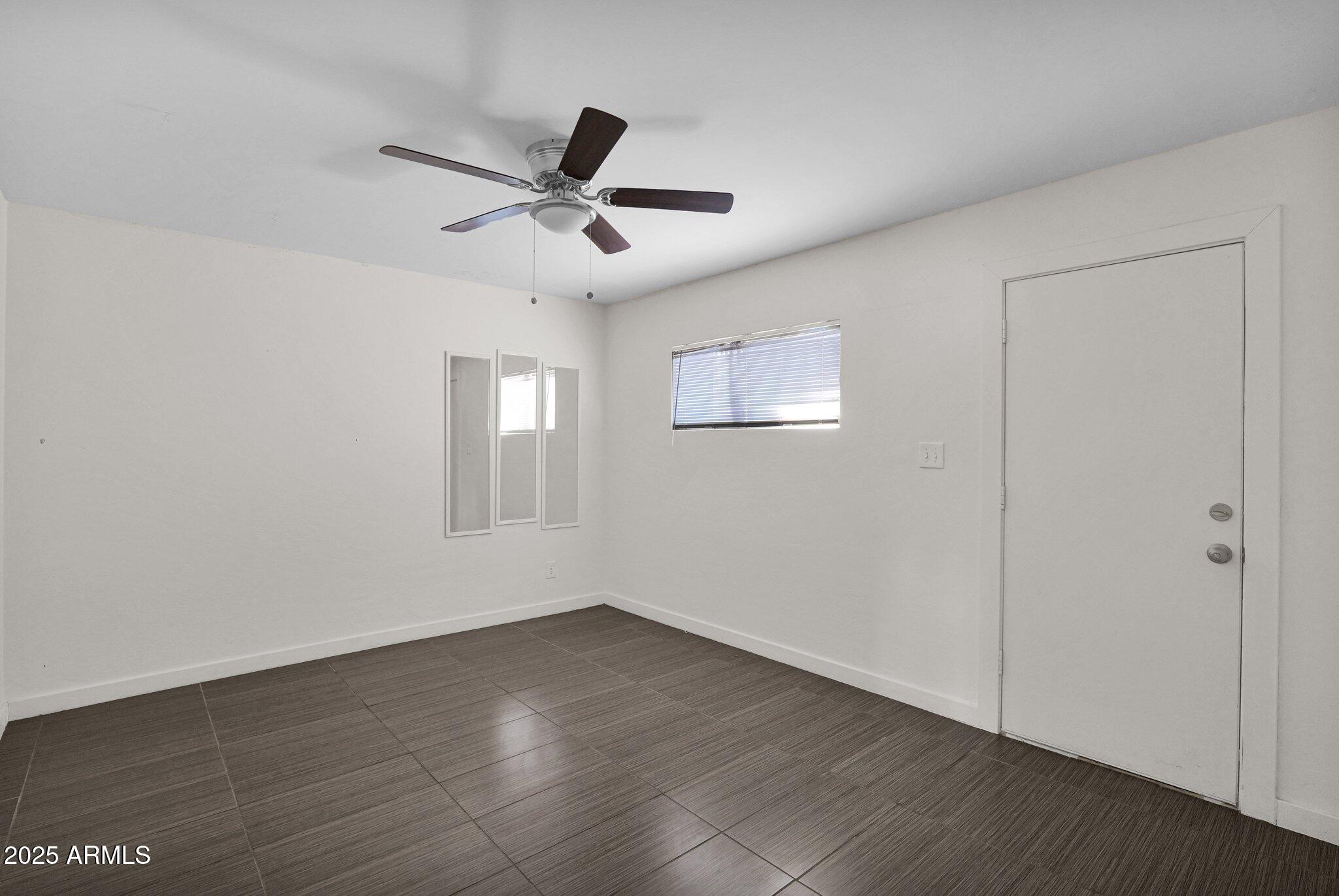 9215 N 13TH Place