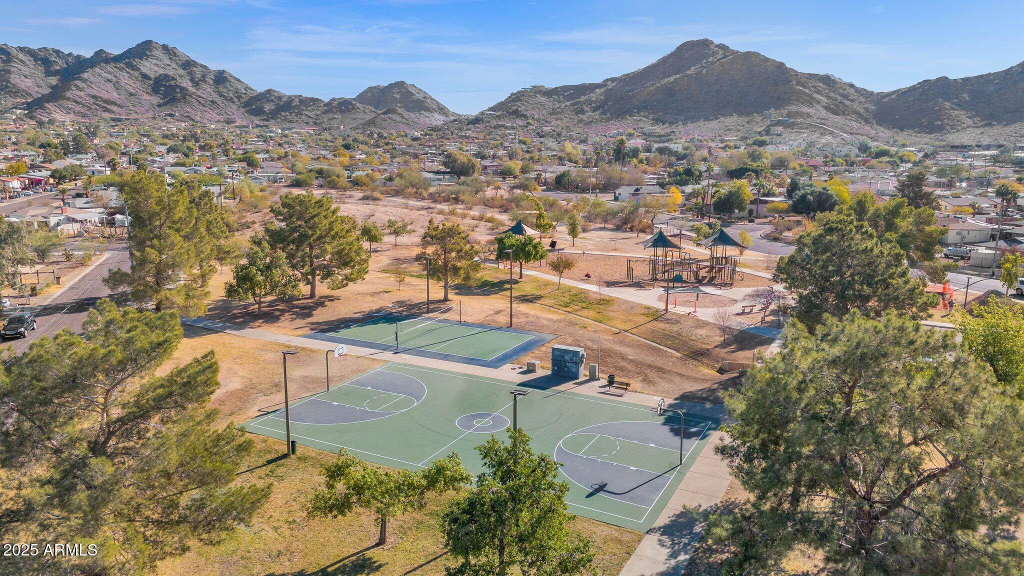 9215 N 13TH Place