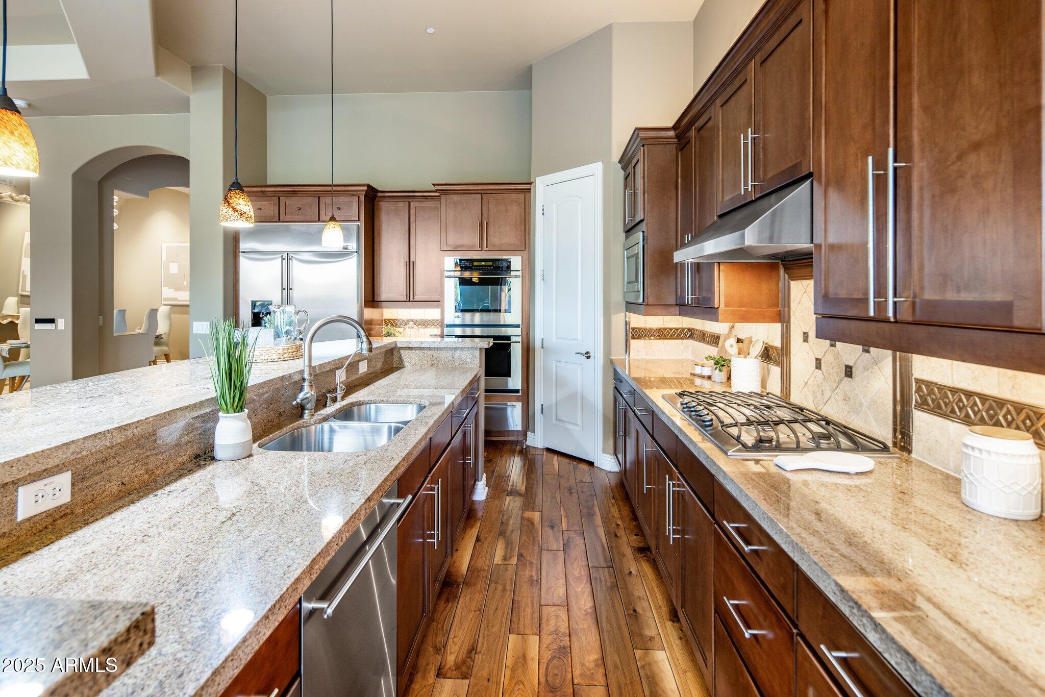 9887 E EDGESTONE Drive