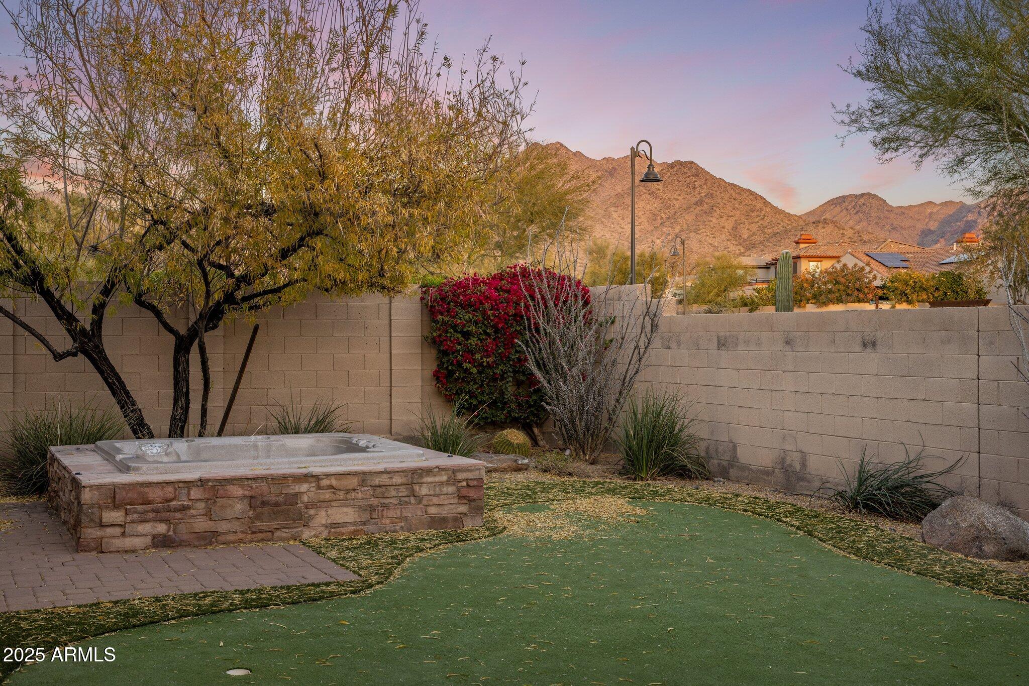 9887 E EDGESTONE Drive