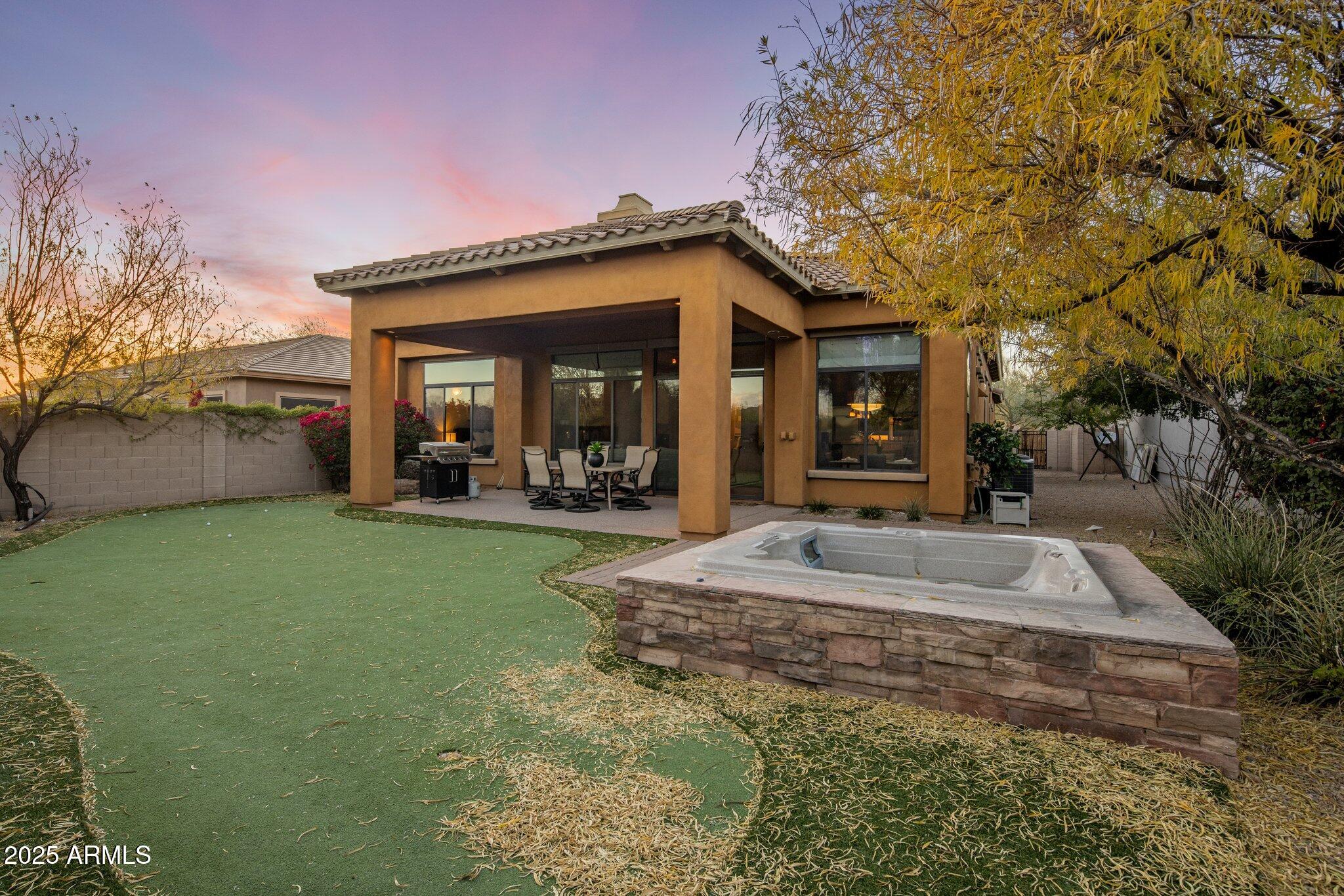 9887 E EDGESTONE Drive