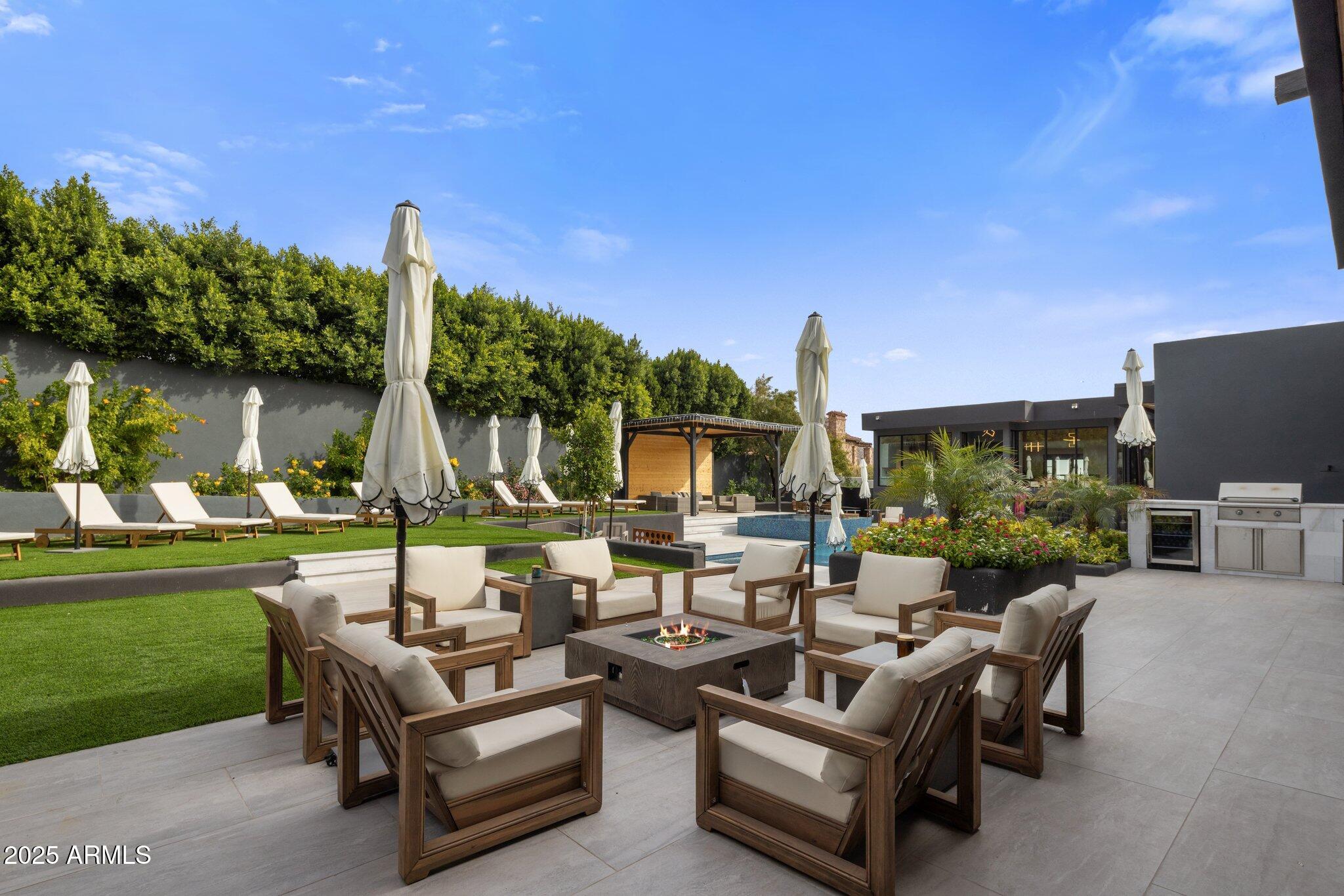 7223 N BLACK ROCK Trail