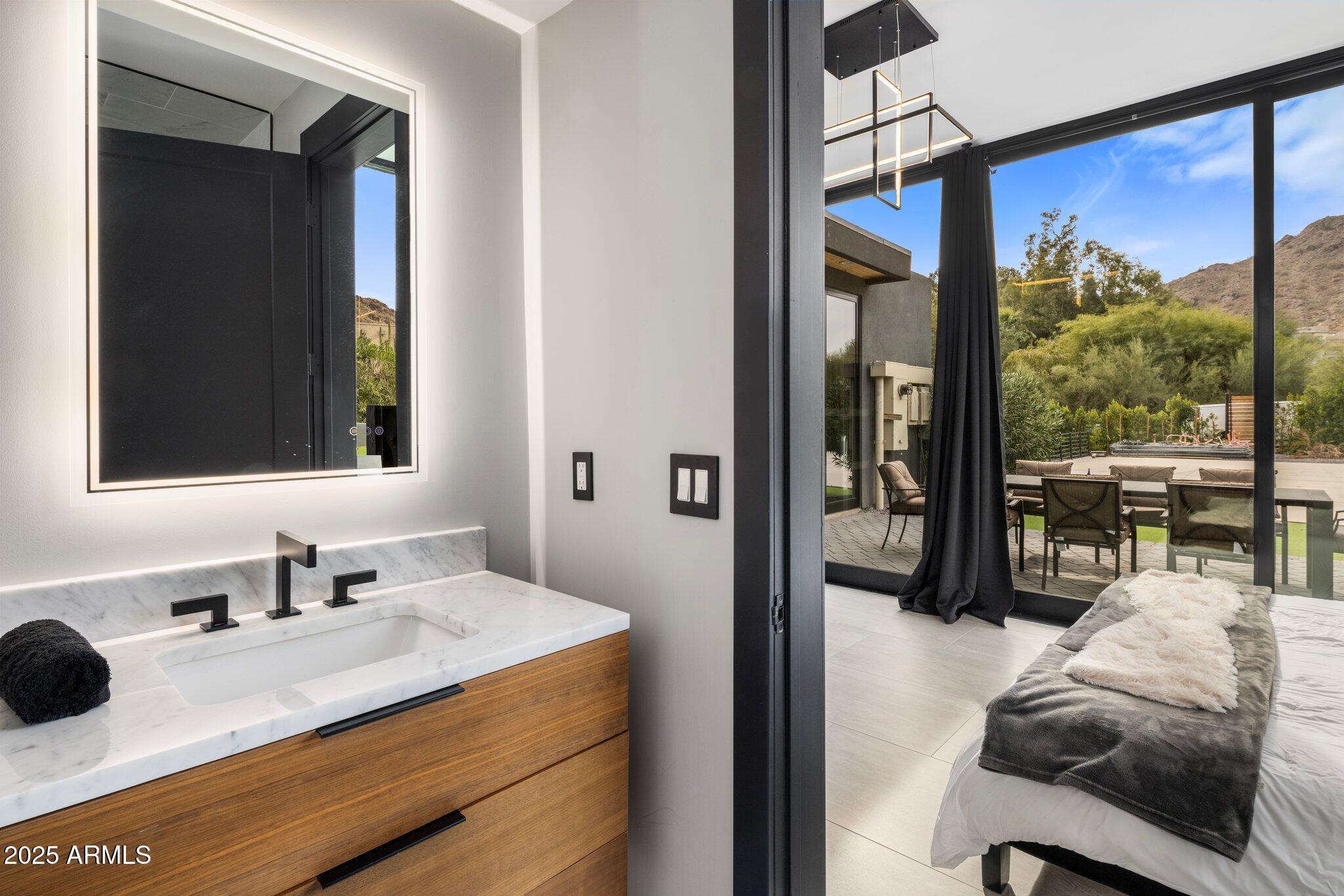 7223 N BLACK ROCK Trail