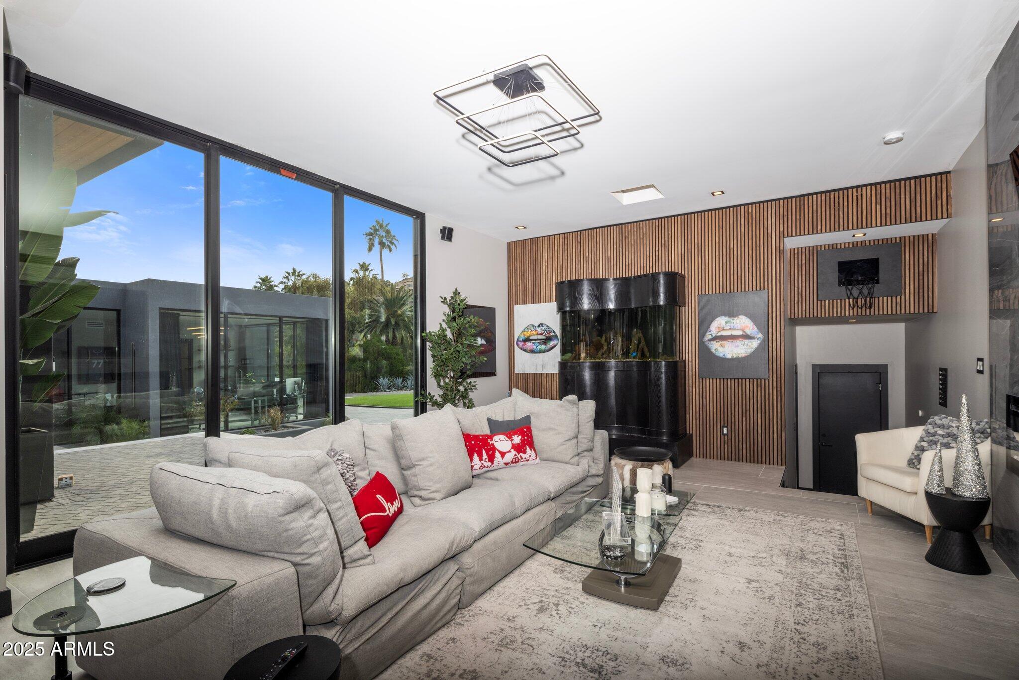 7223 N BLACK ROCK Trail