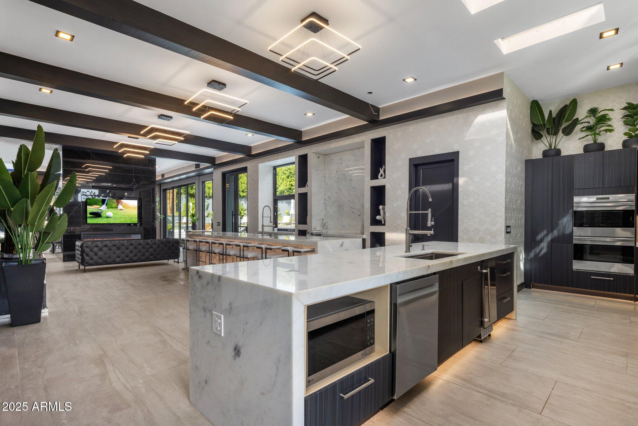 7223 N BLACK ROCK Trail