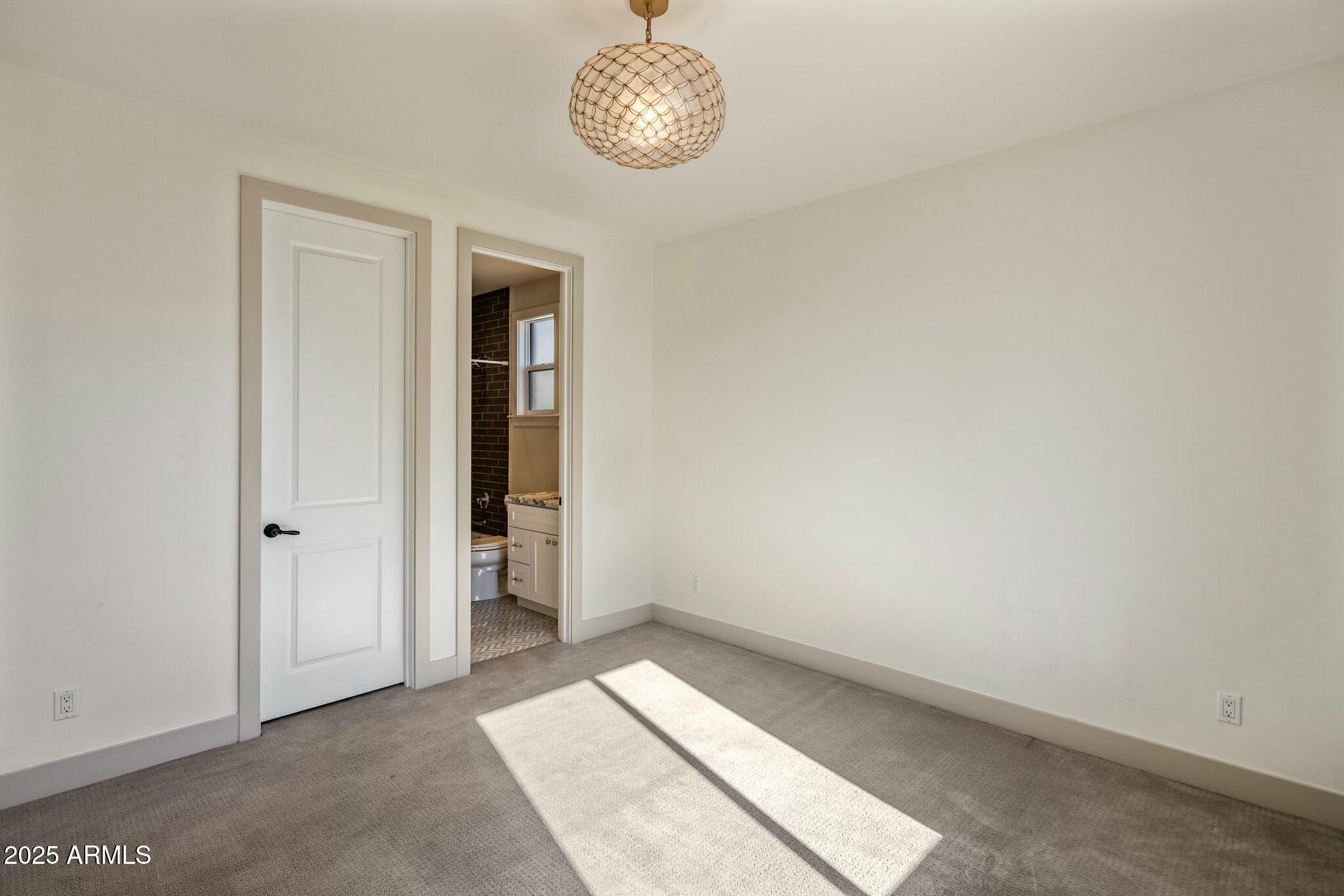 3902 E FAIRMOUNT Avenue