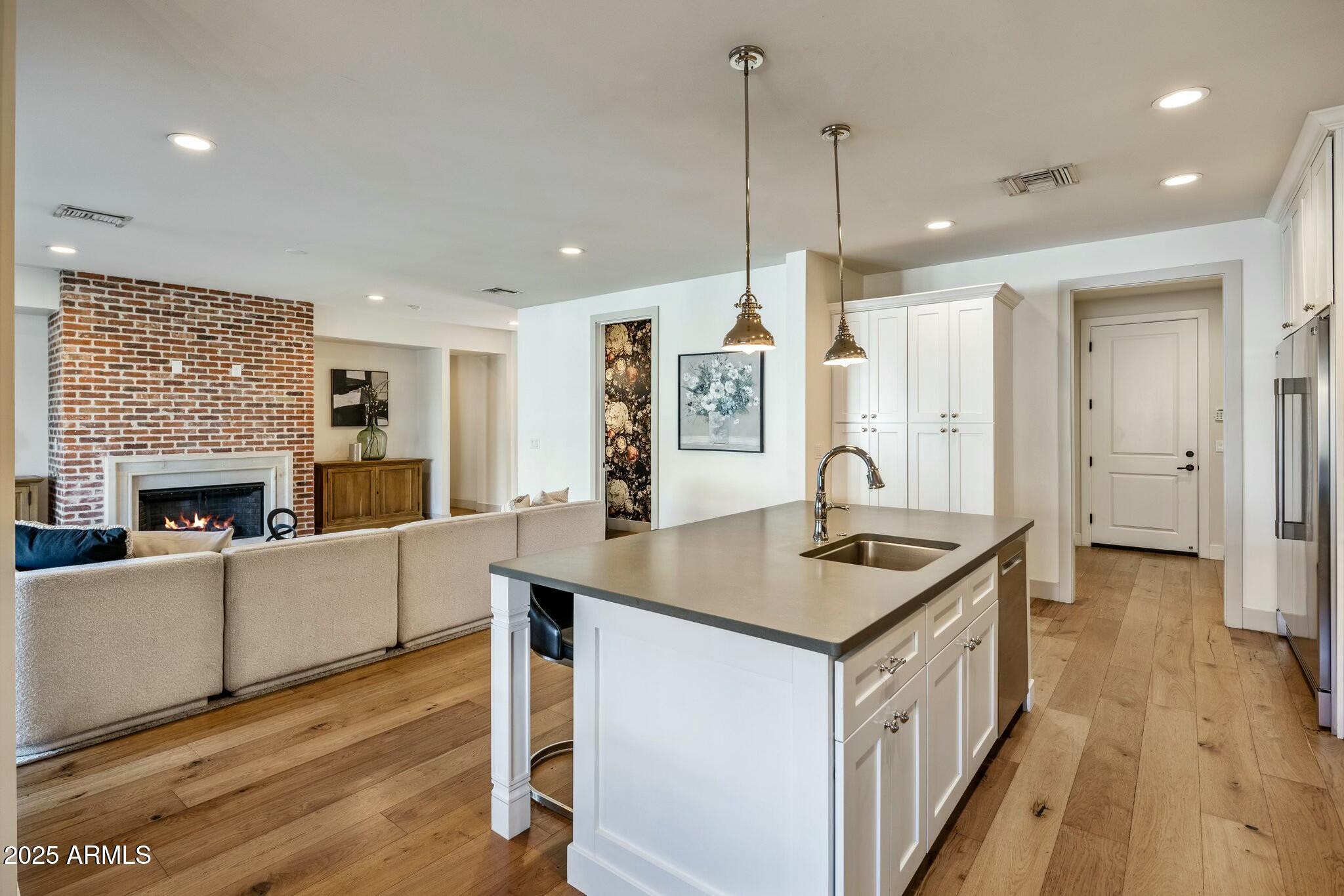 3902 E FAIRMOUNT Avenue