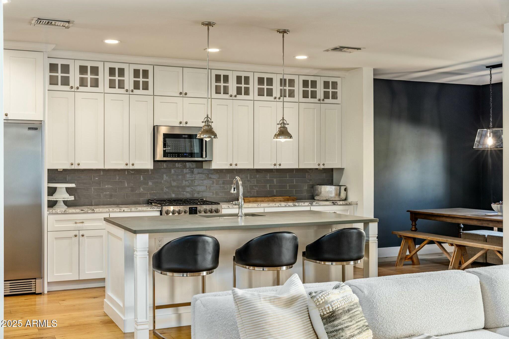 3902 E FAIRMOUNT Avenue