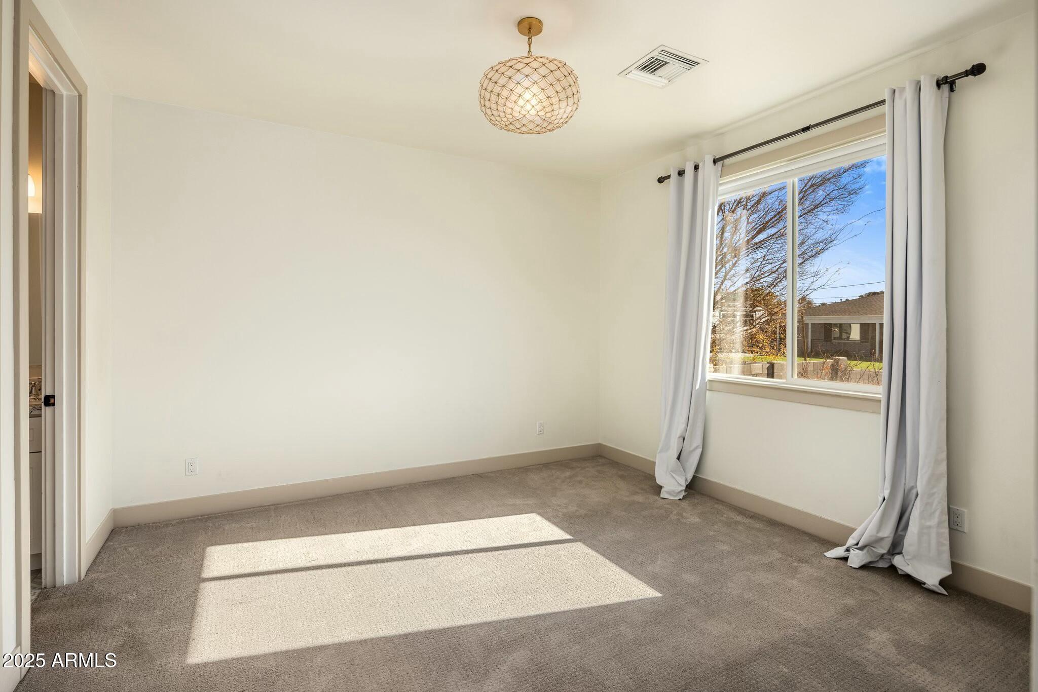 3902 E FAIRMOUNT Avenue