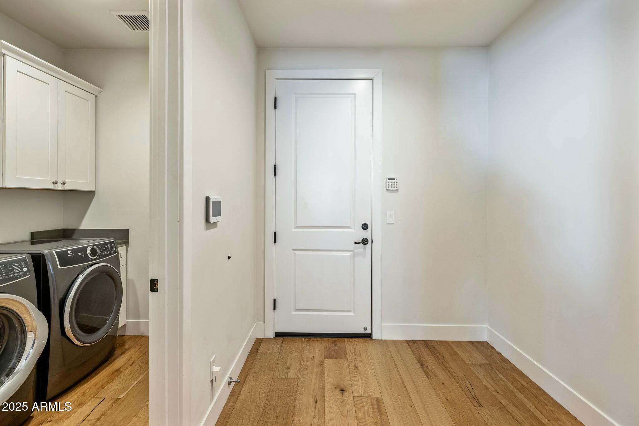 3902 E FAIRMOUNT Avenue