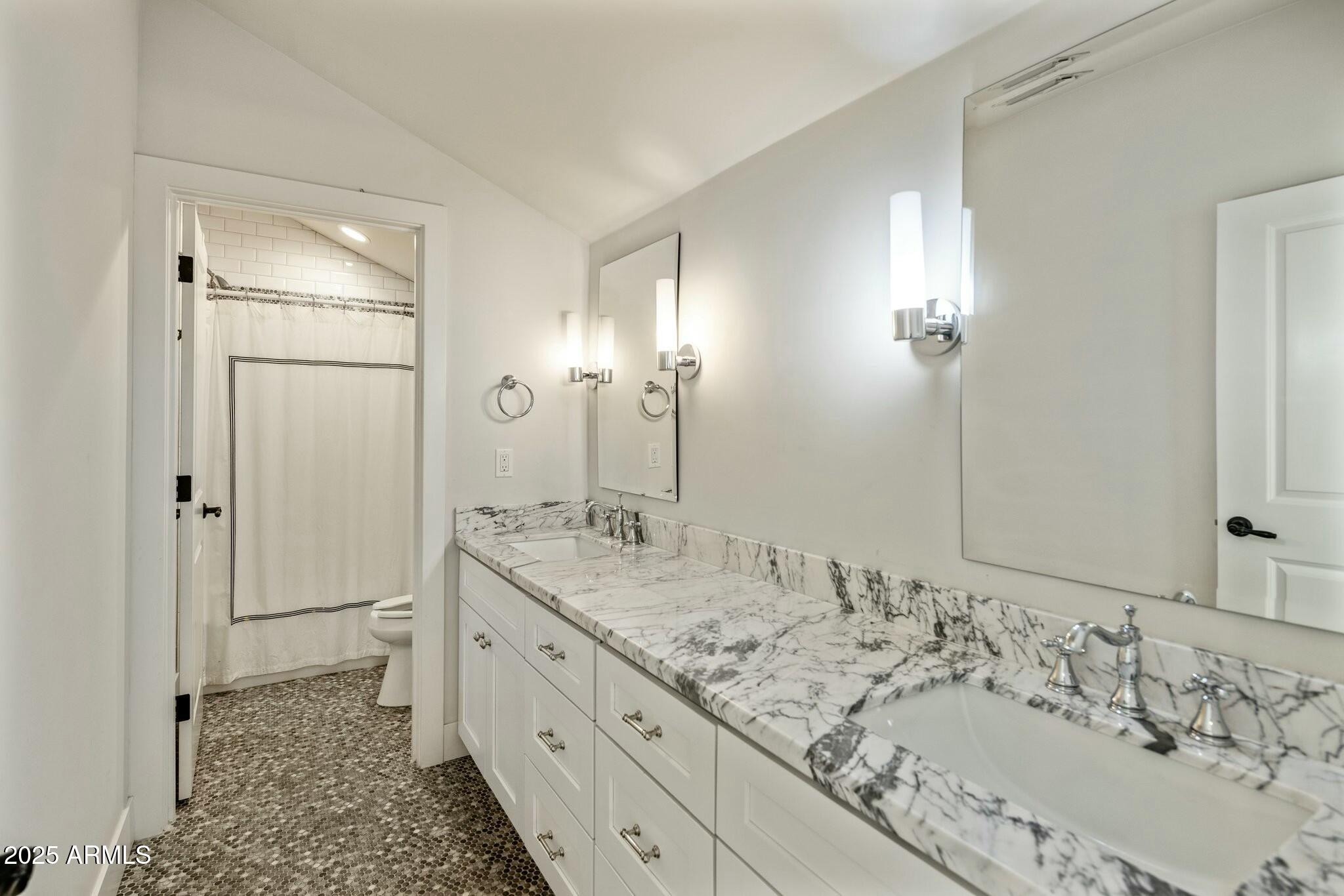 3902 E FAIRMOUNT Avenue