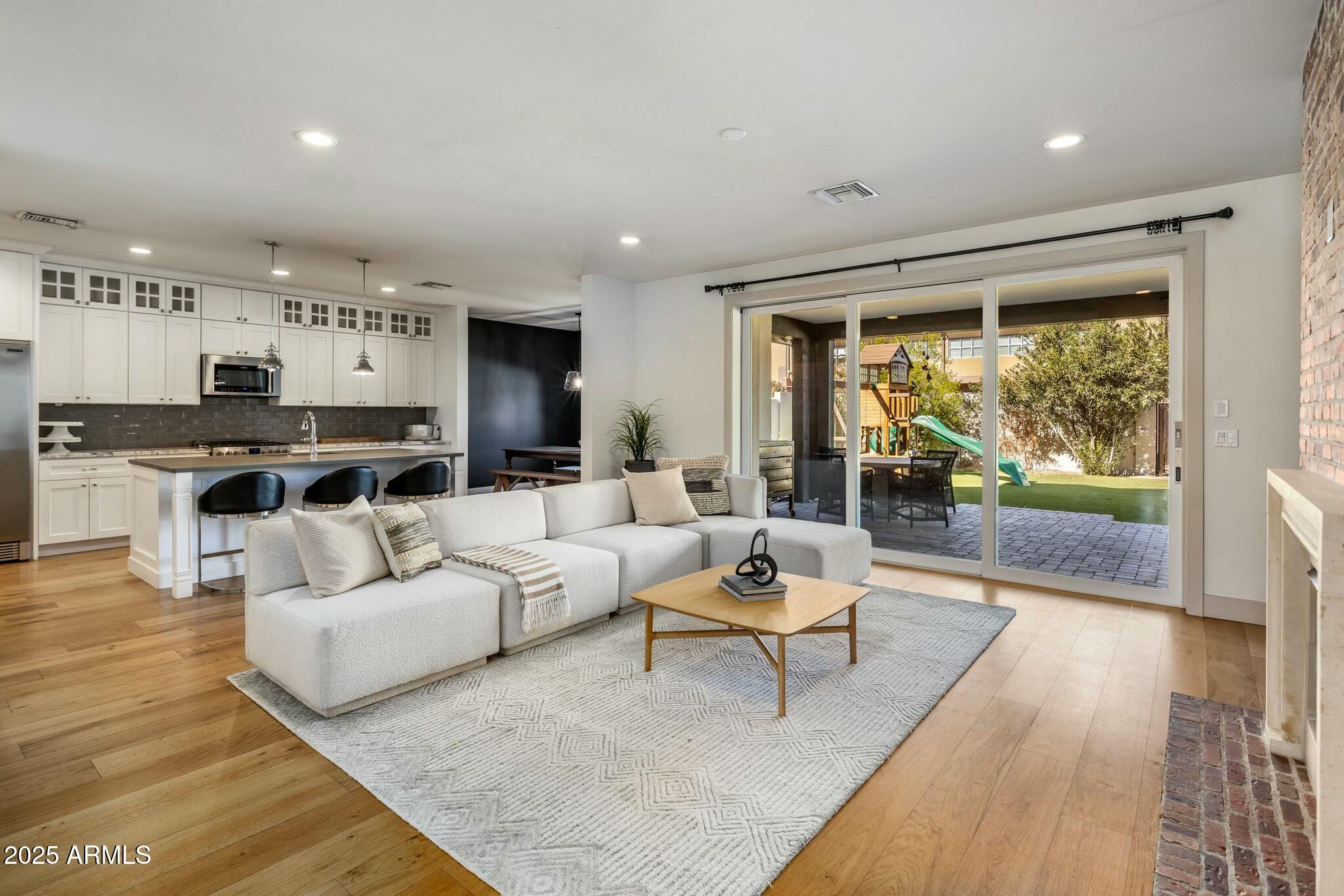 3902 E FAIRMOUNT Avenue