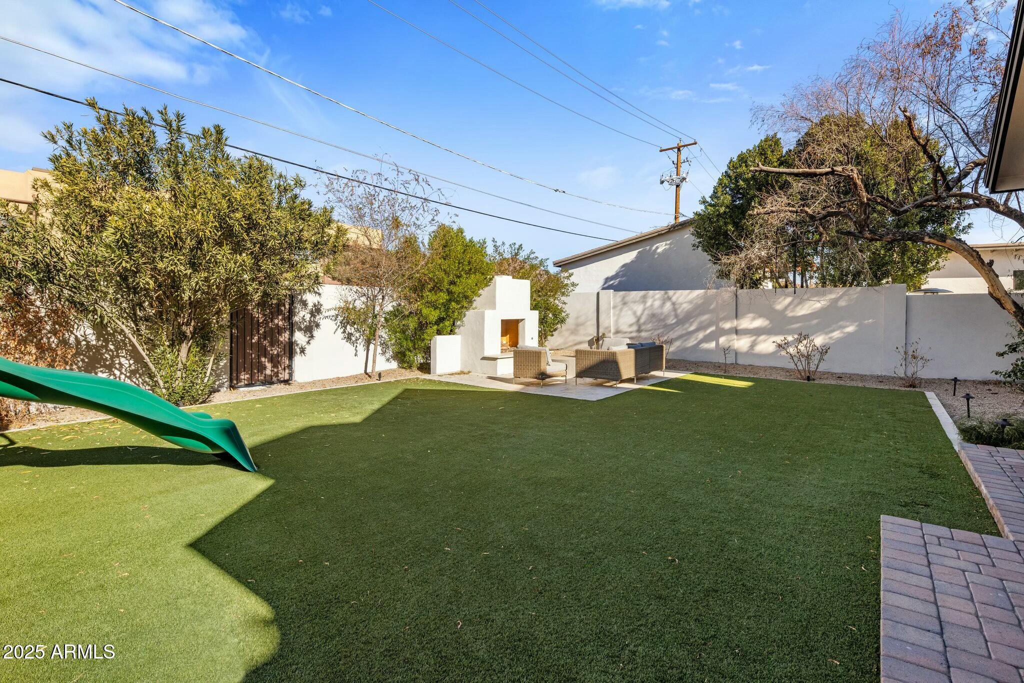 3902 E FAIRMOUNT Avenue