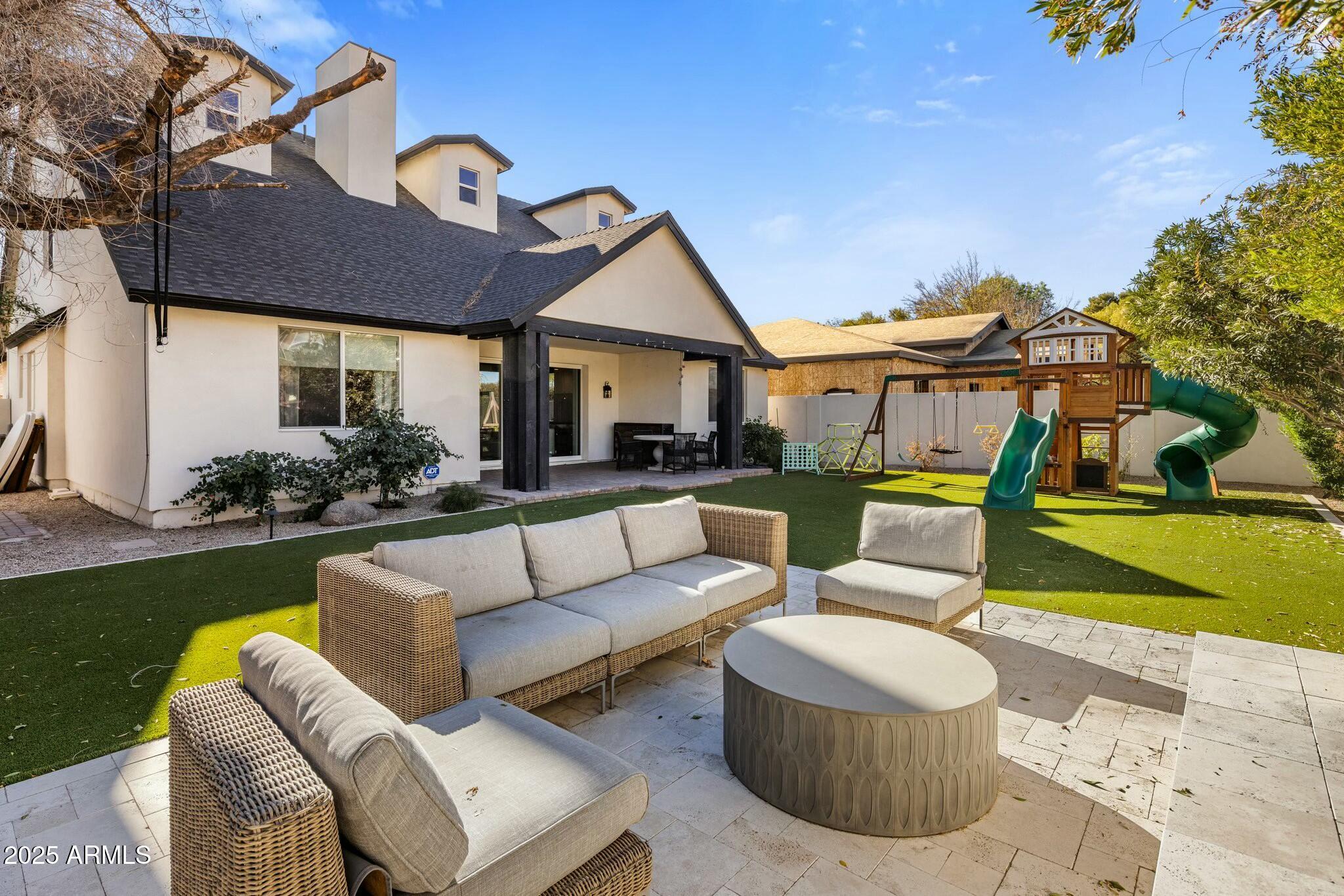 3902 E FAIRMOUNT Avenue