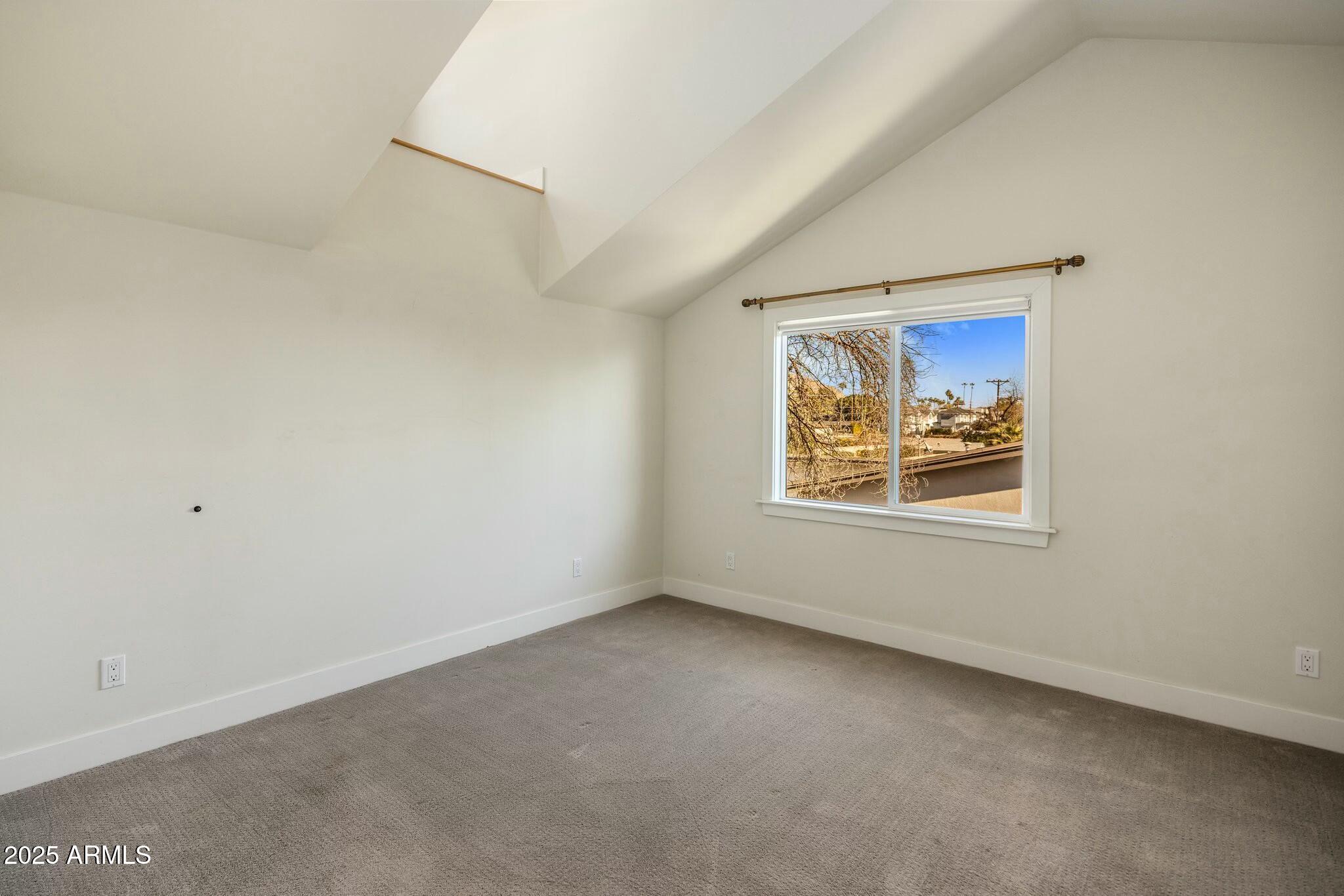 3902 E FAIRMOUNT Avenue