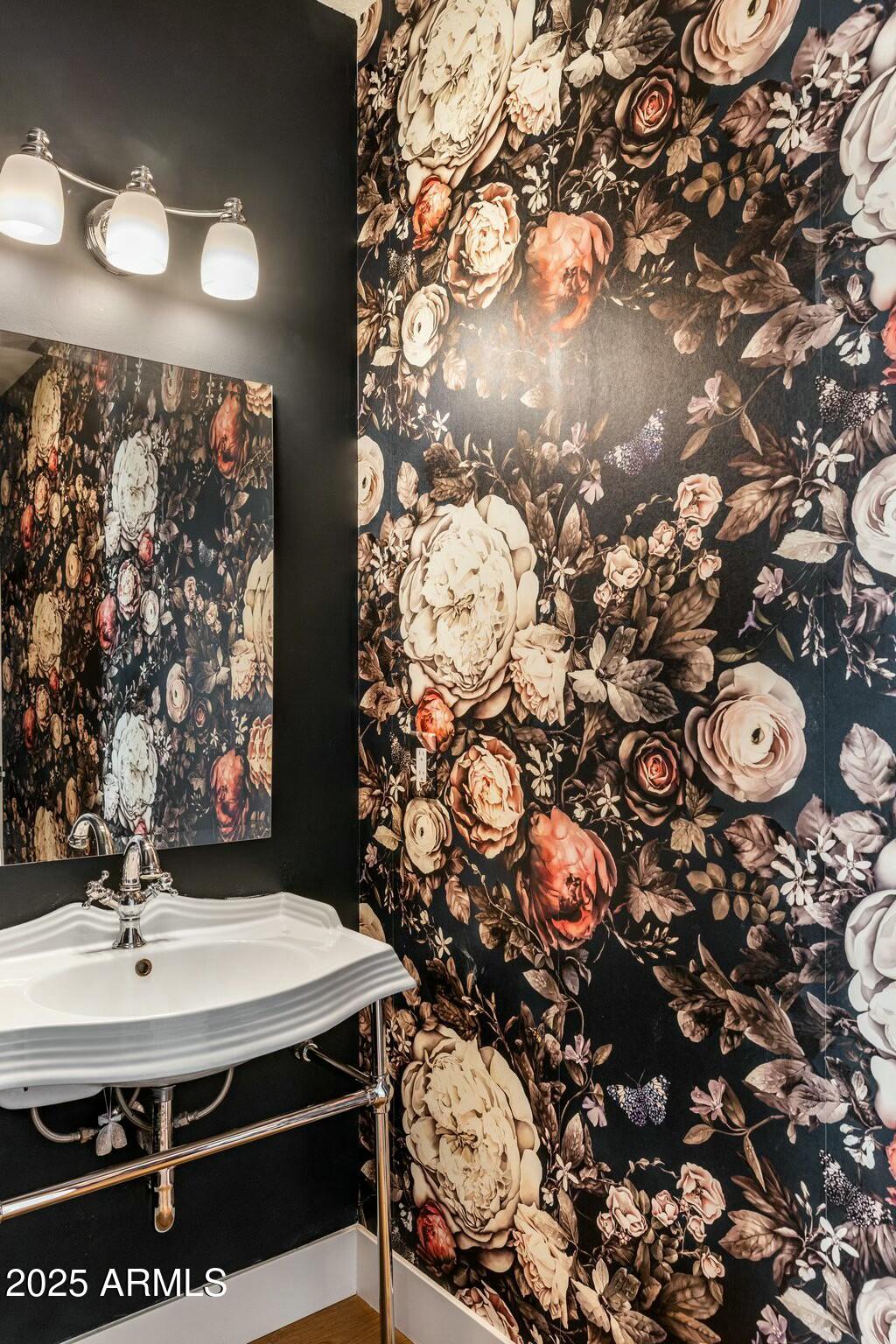 3902 E FAIRMOUNT Avenue