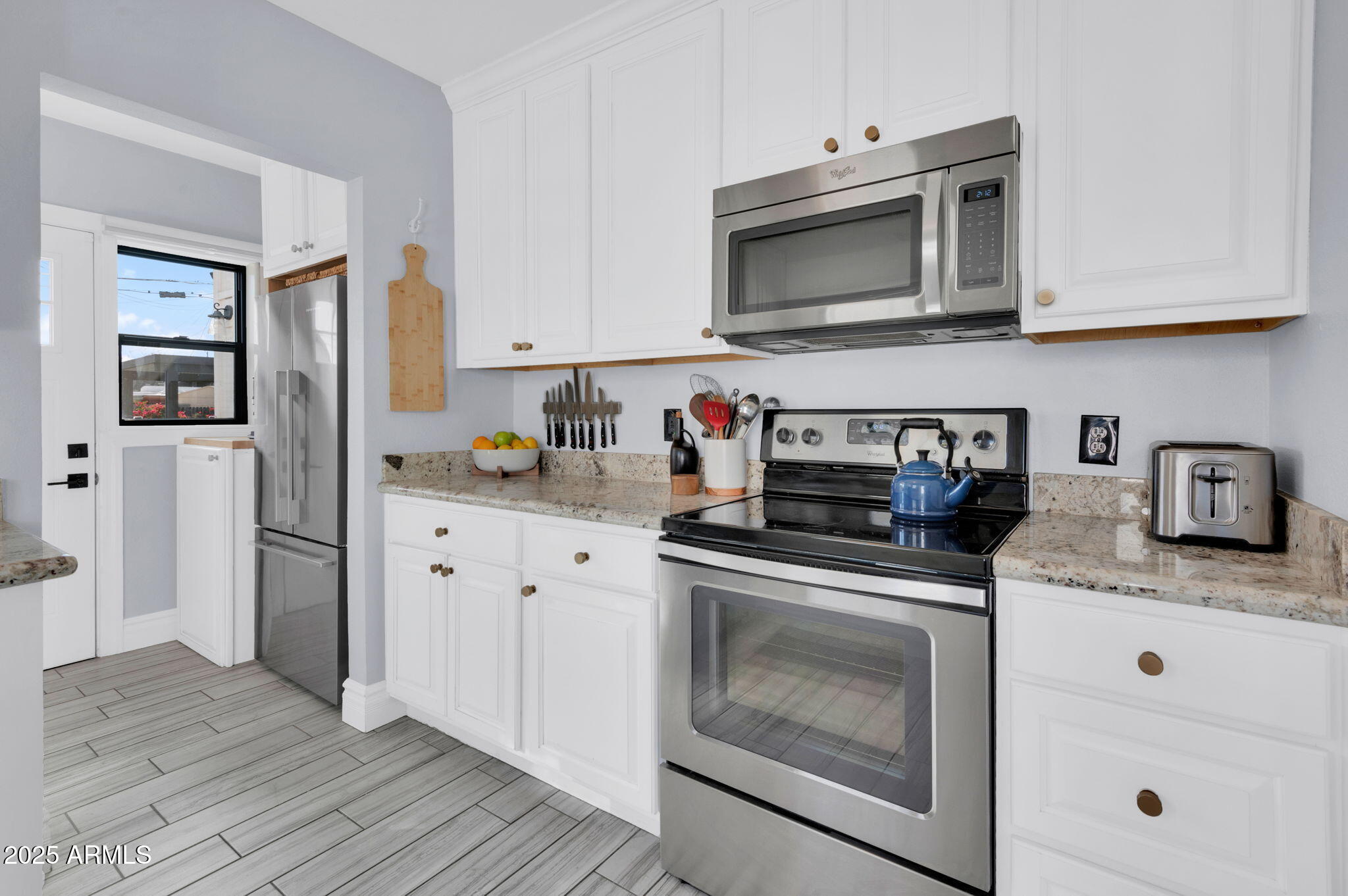 1613 E WILLETTA Street