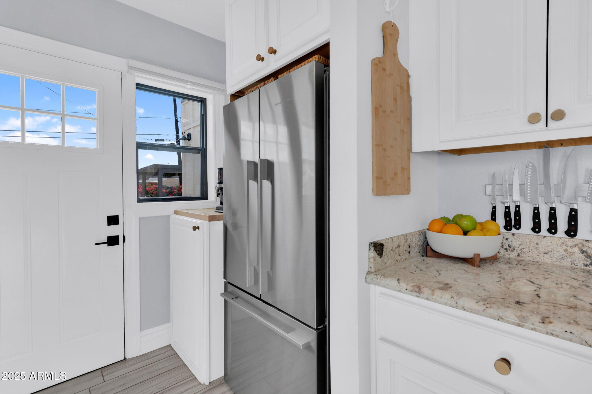 1613 E WILLETTA Street