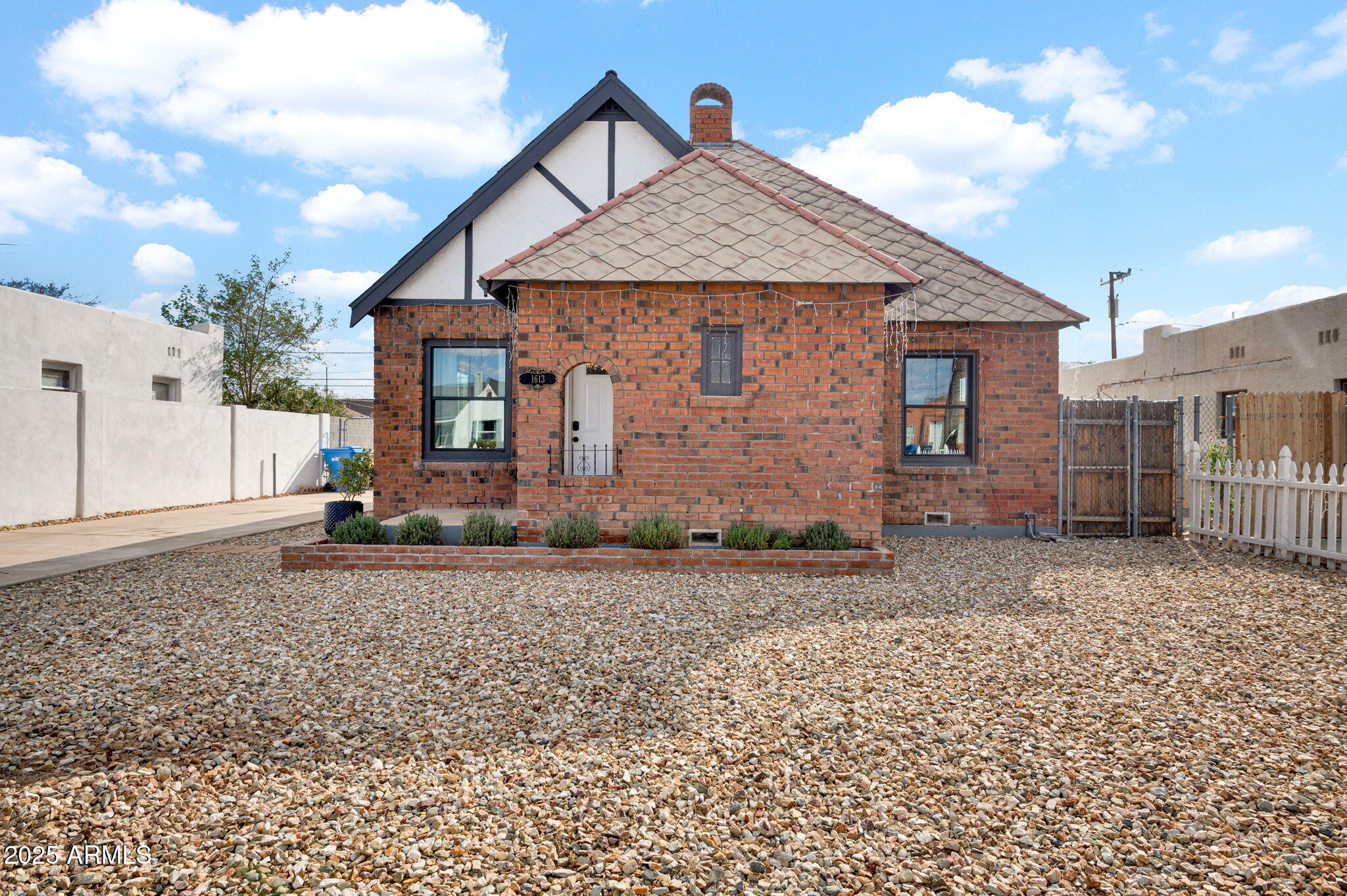 1613 E WILLETTA Street