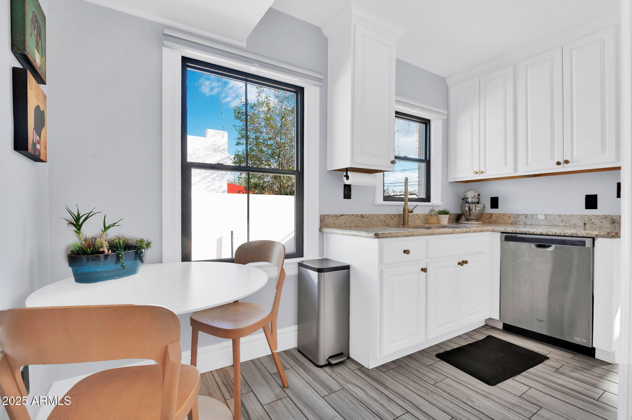 1613 E WILLETTA Street