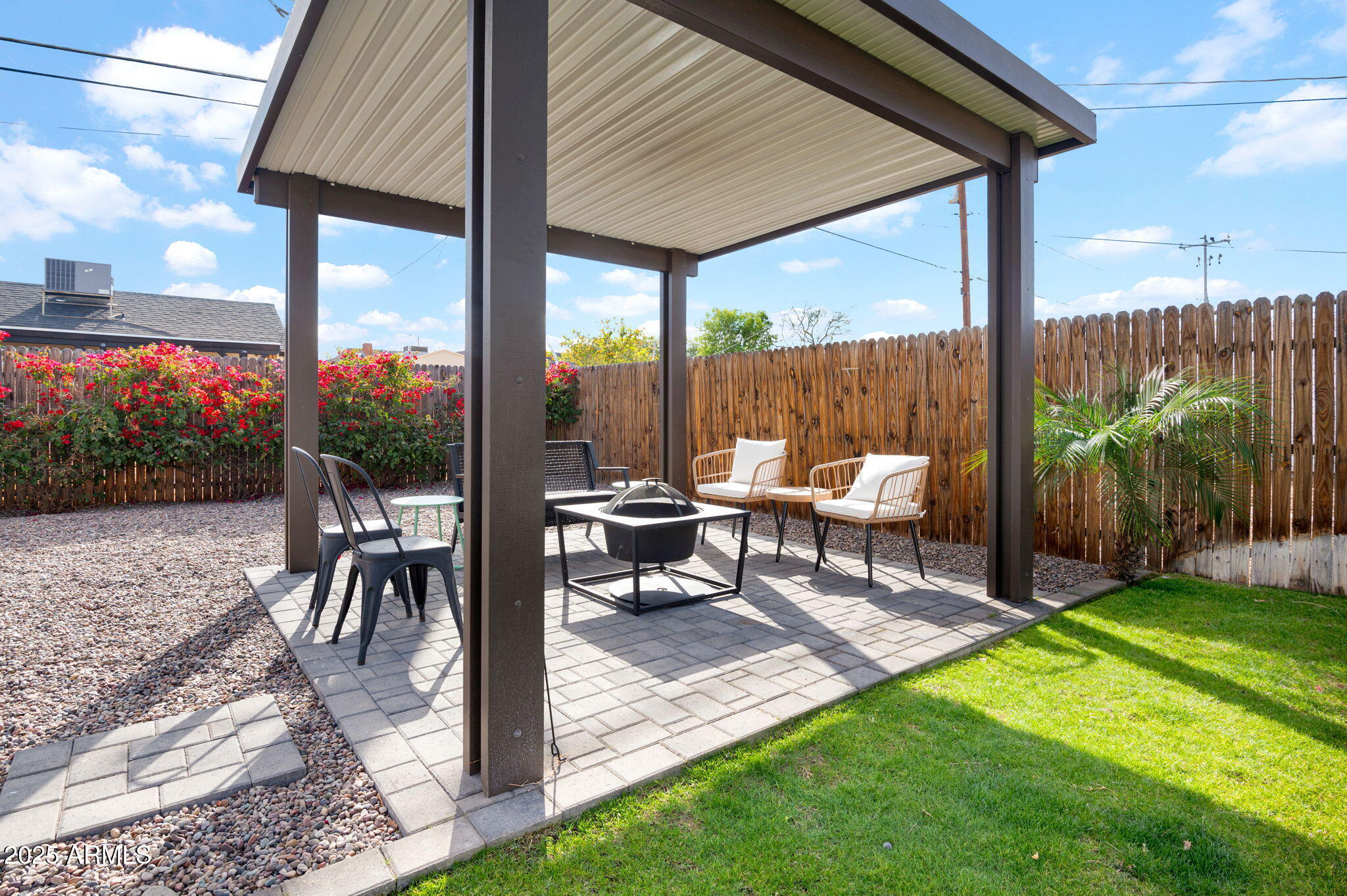 1613 E WILLETTA Street