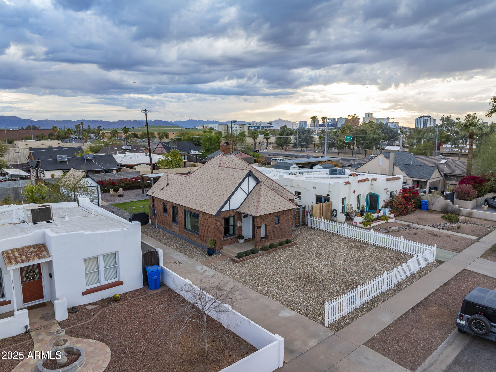 1613 E WILLETTA Street