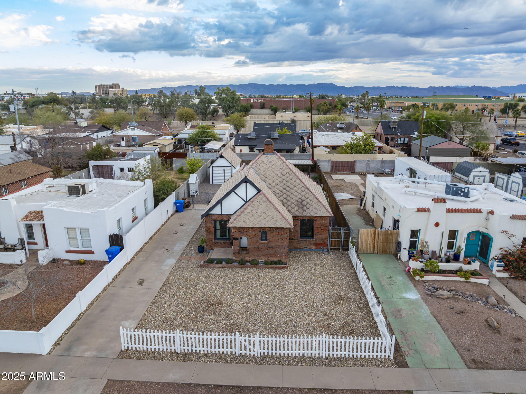 1613 E WILLETTA Street