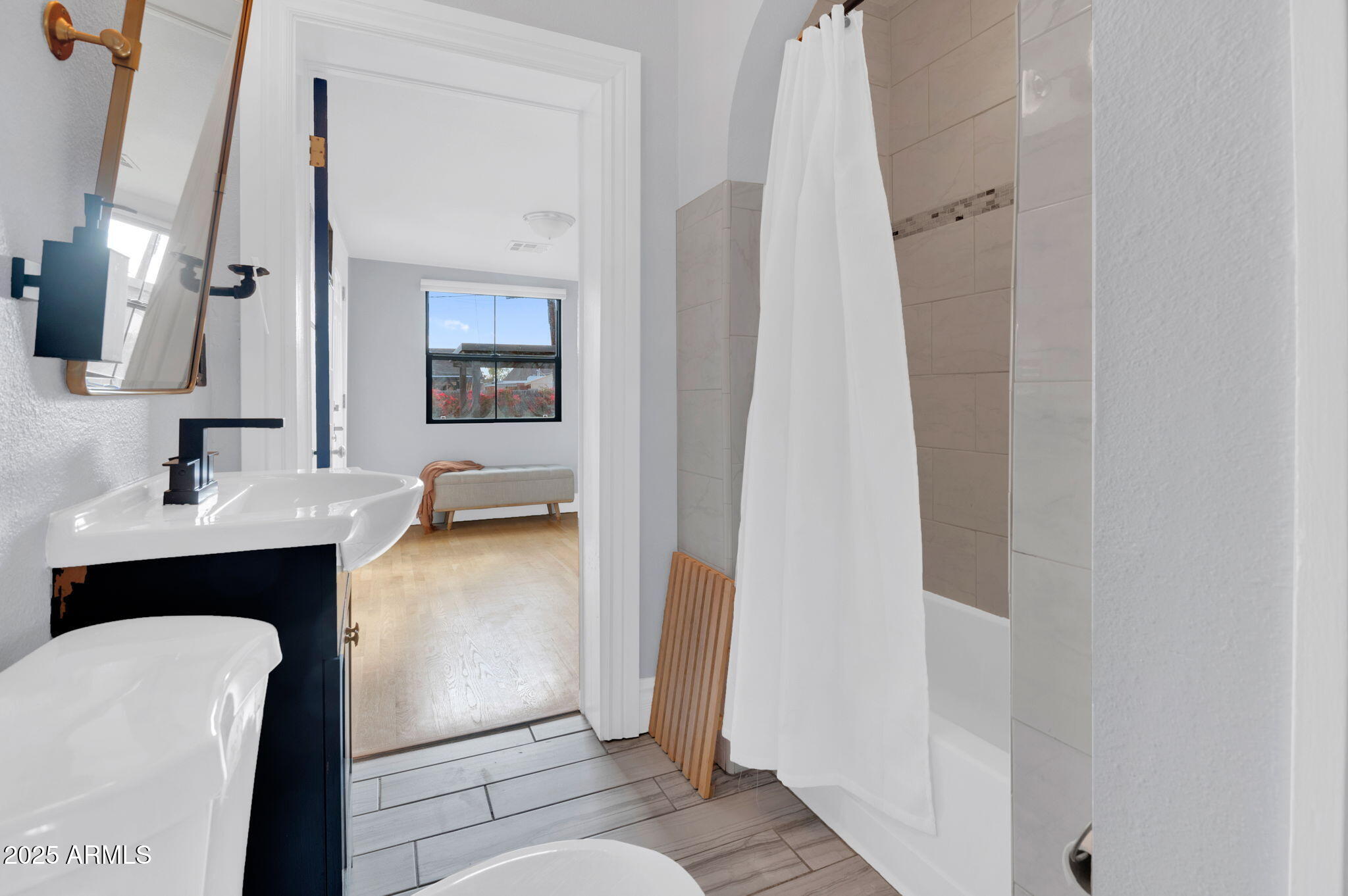 1613 E WILLETTA Street