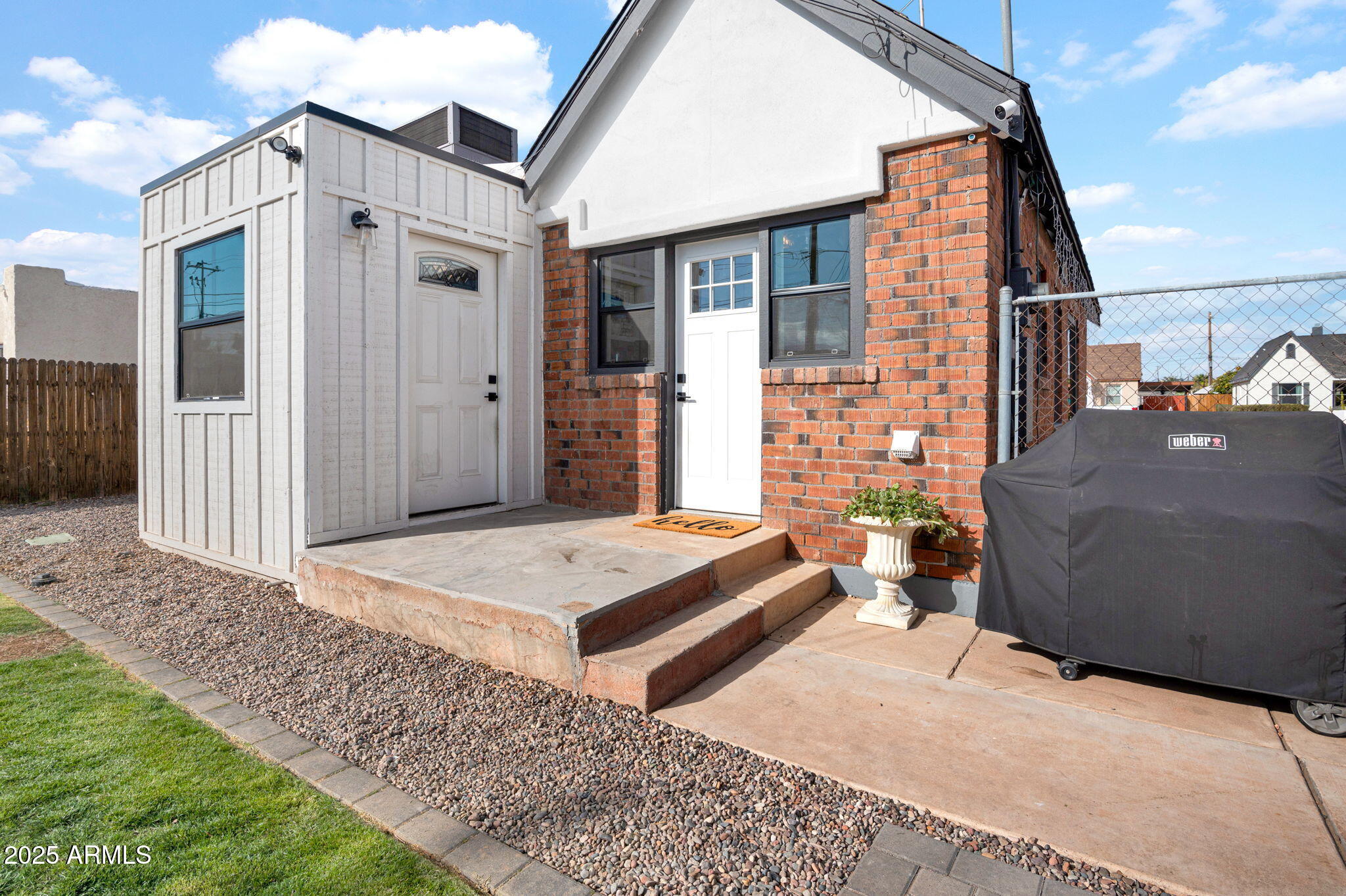 1613 E WILLETTA Street