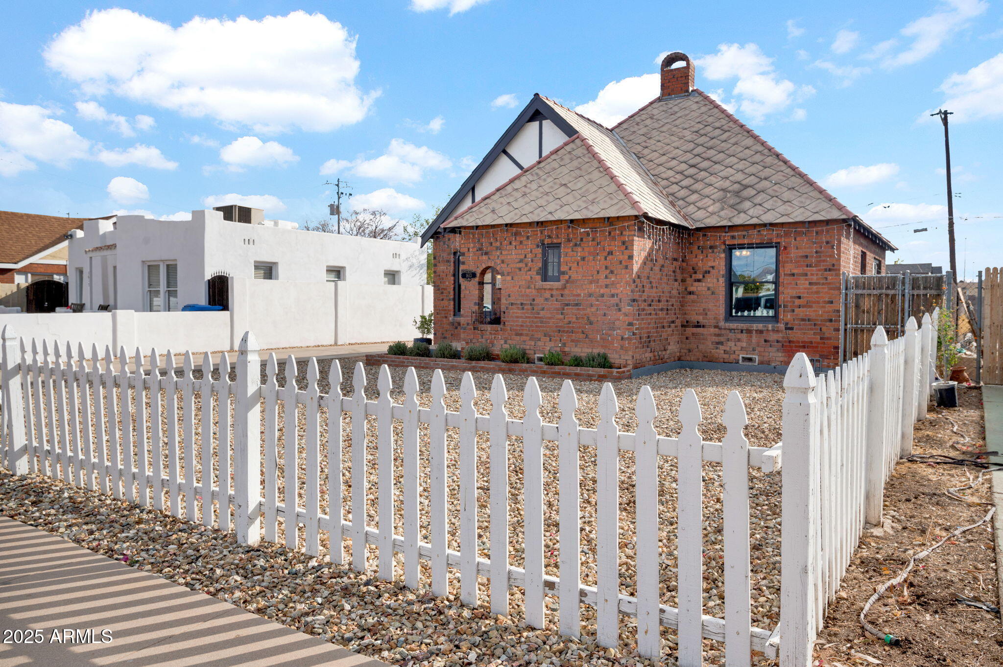 1613 E WILLETTA Street