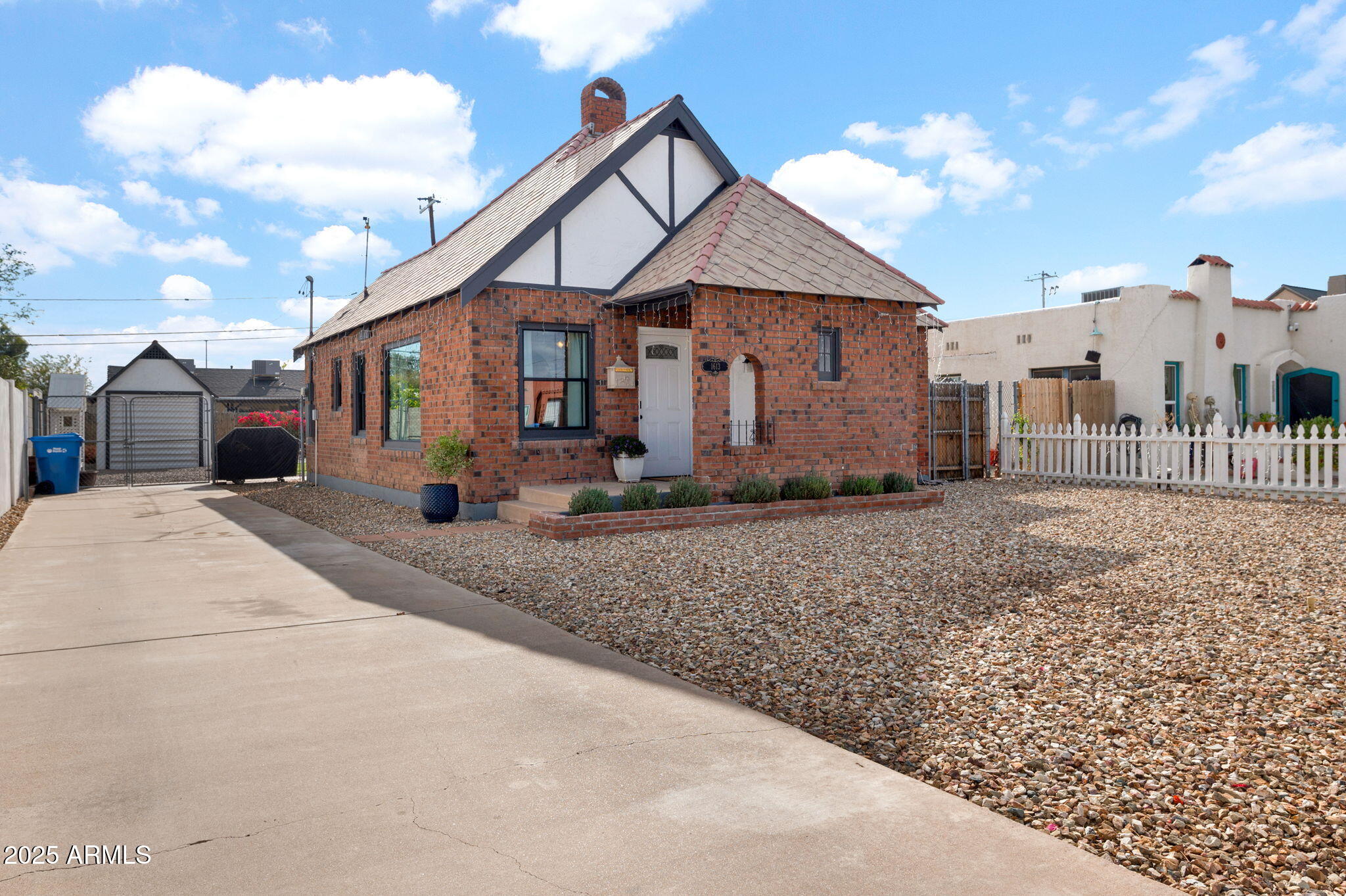 1613 E WILLETTA Street