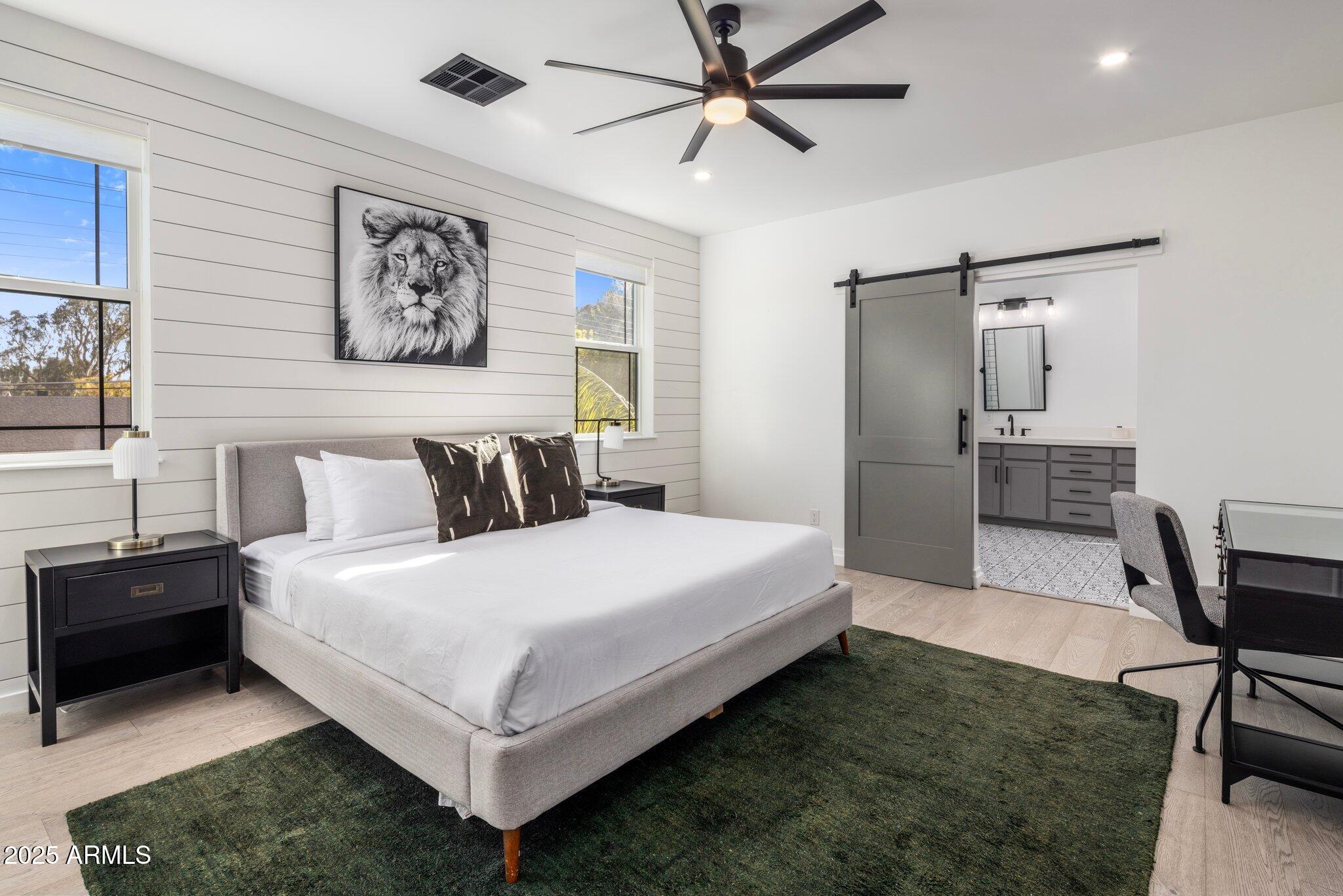 3322 N VALENCIA Lane