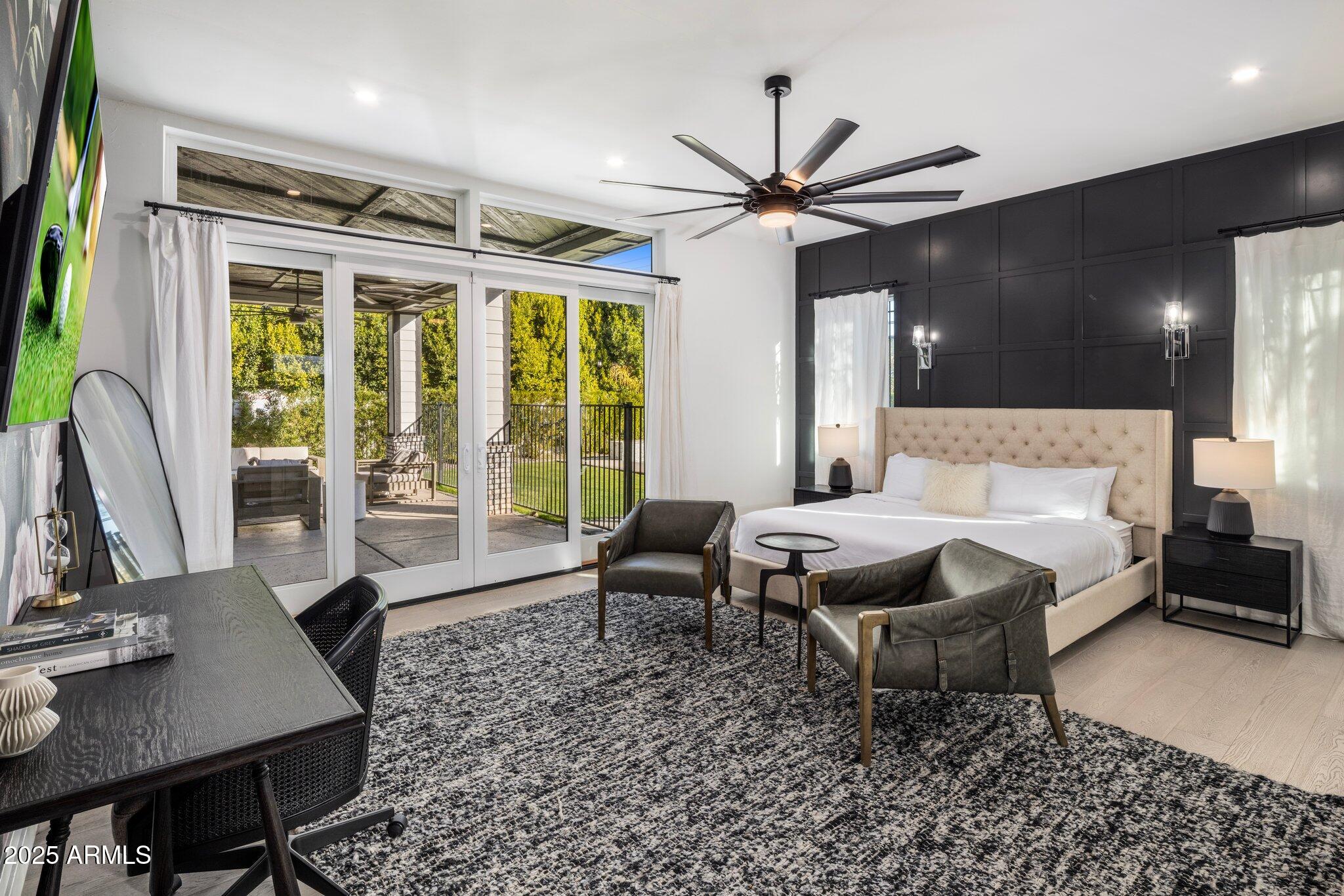 3322 N VALENCIA Lane