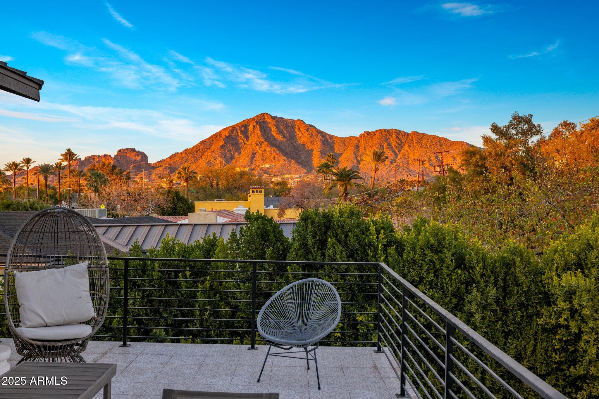 3322 N VALENCIA Lane