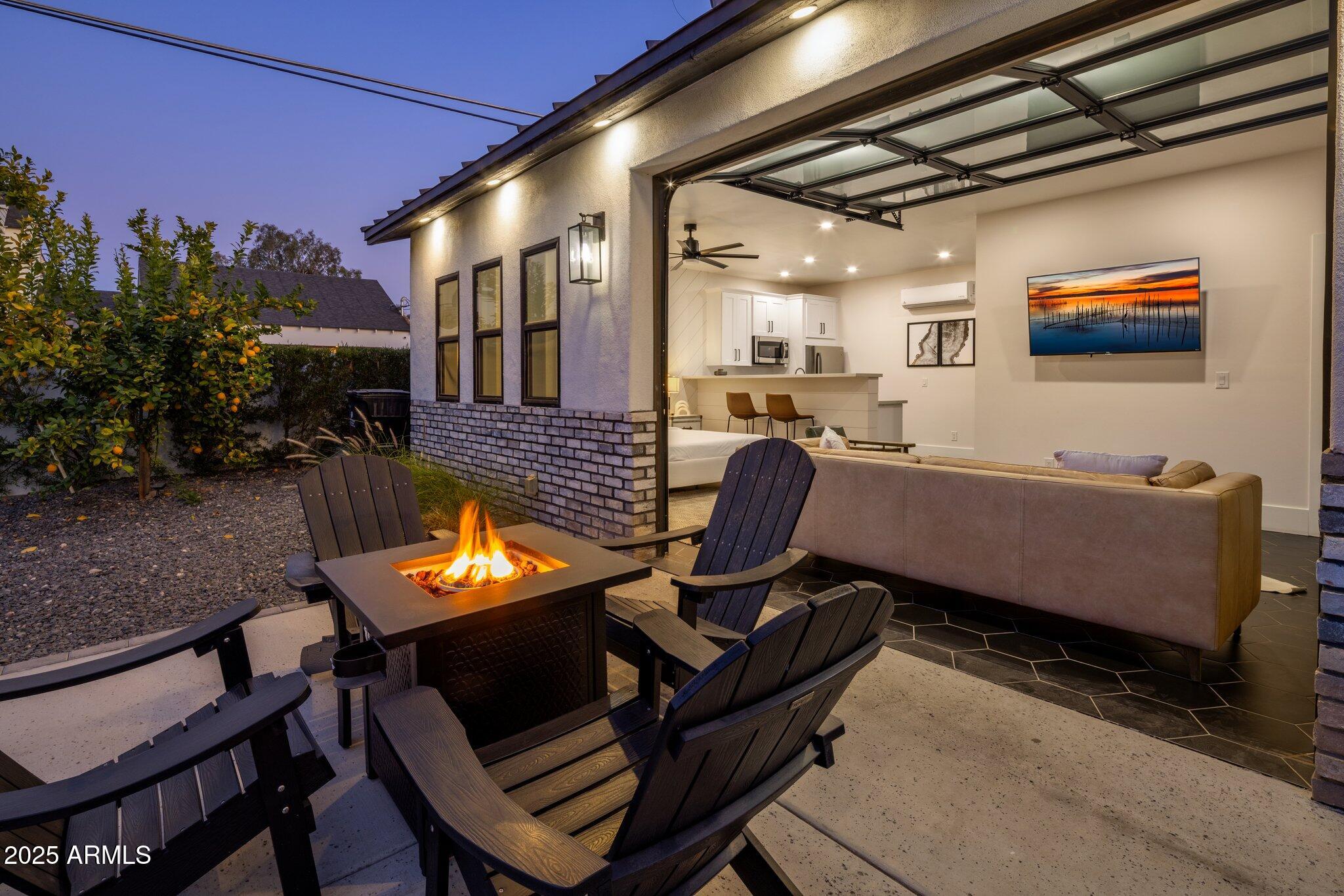 3322 N VALENCIA Lane