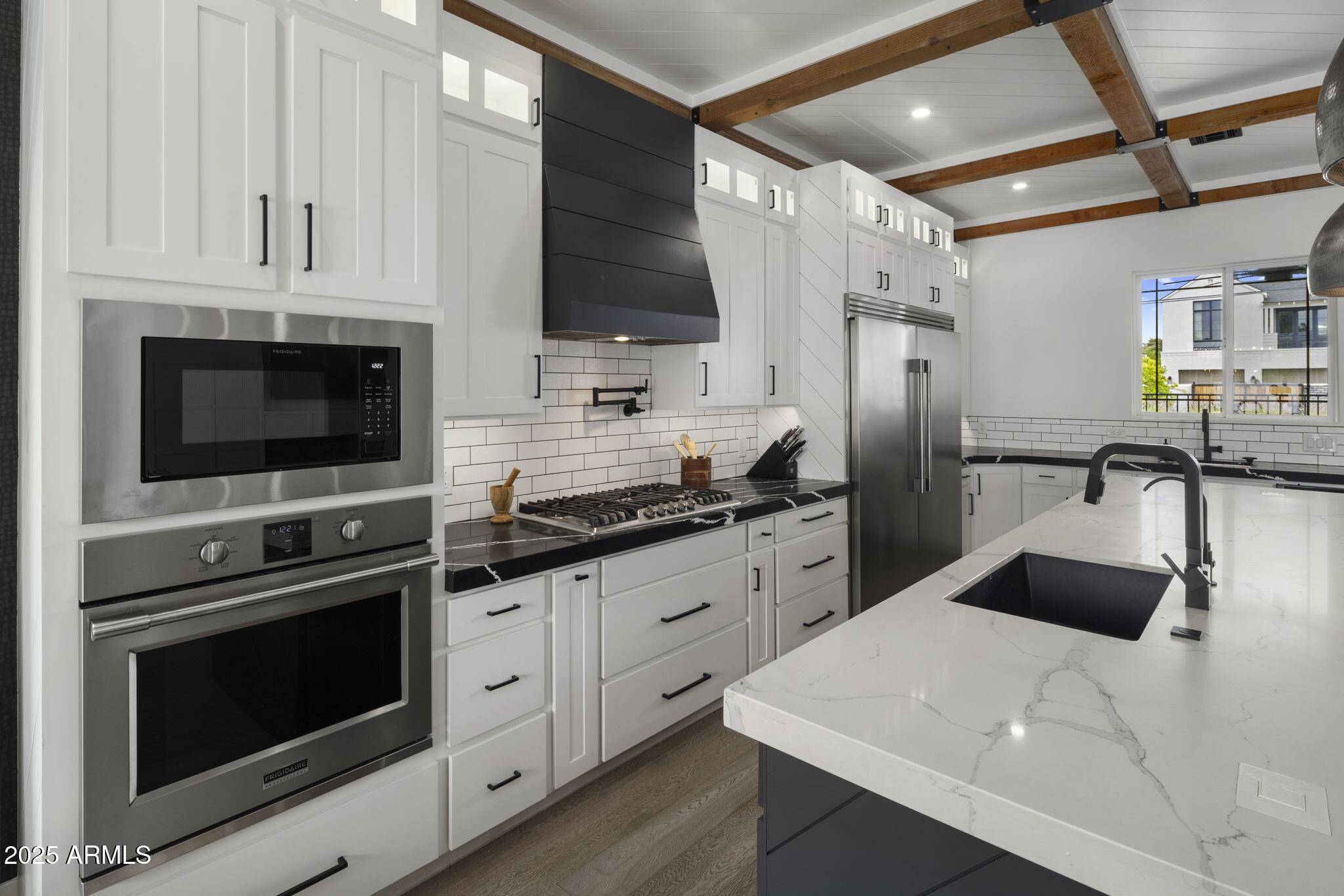 3322 N VALENCIA Lane