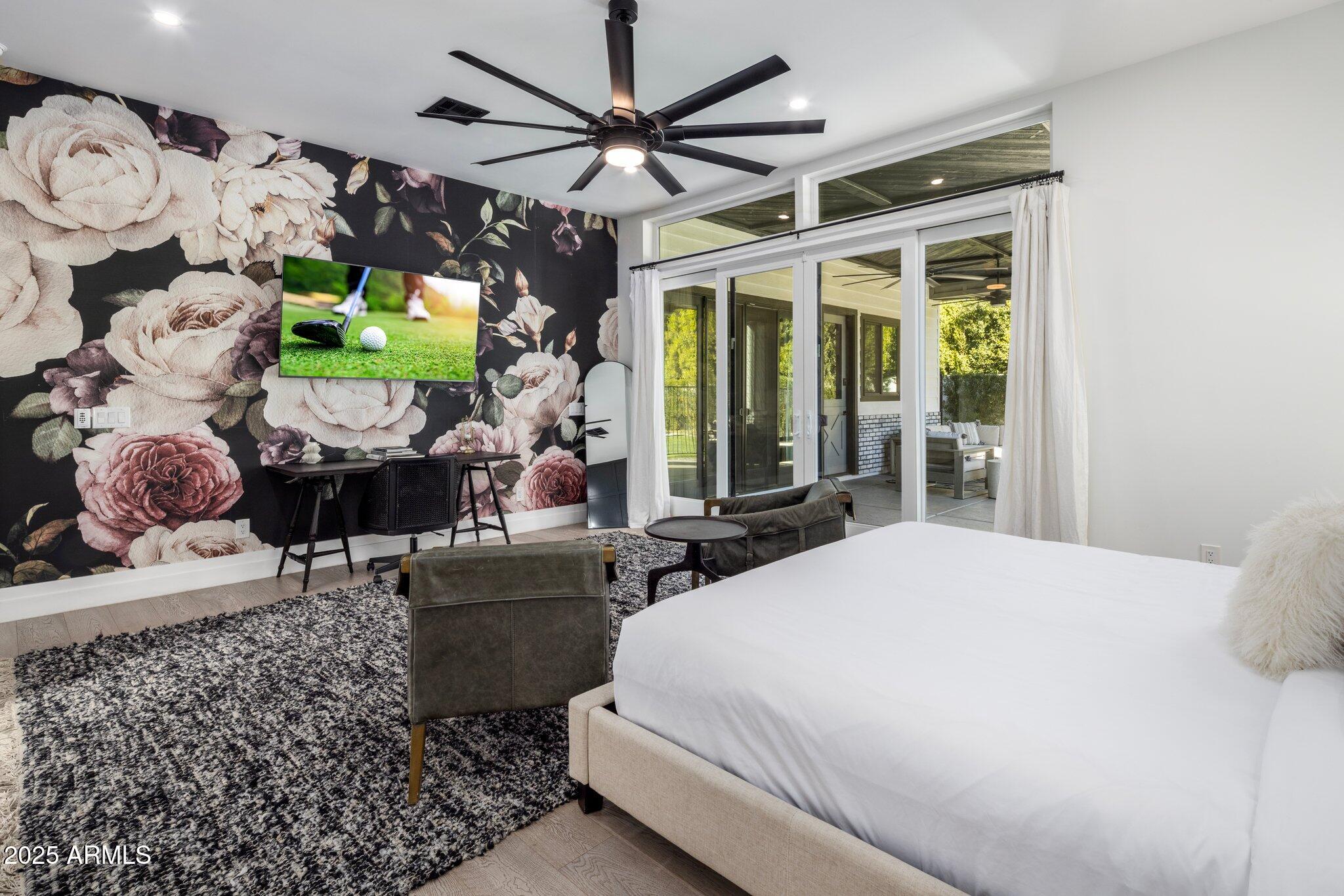 3322 N VALENCIA Lane