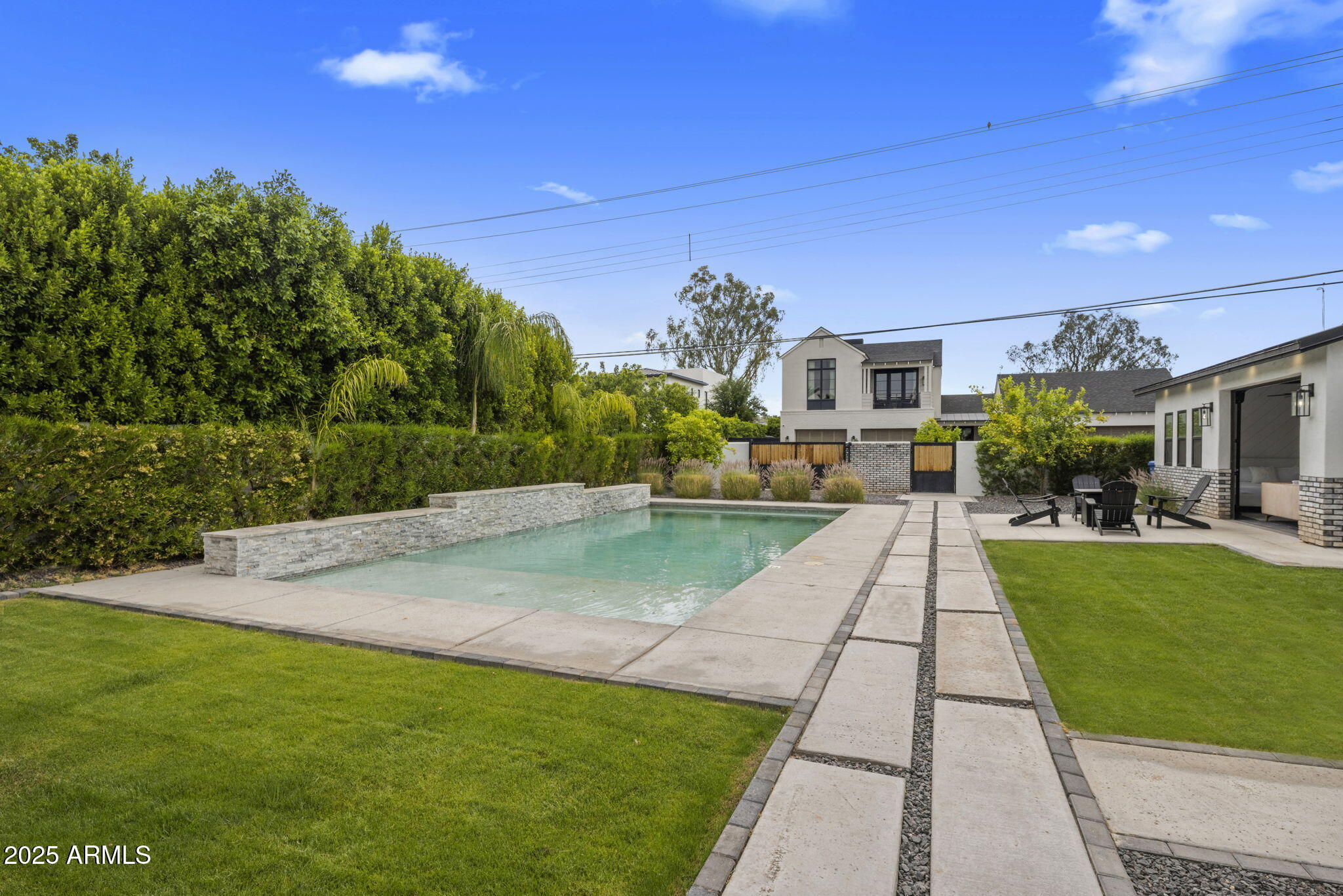 3322 N VALENCIA Lane