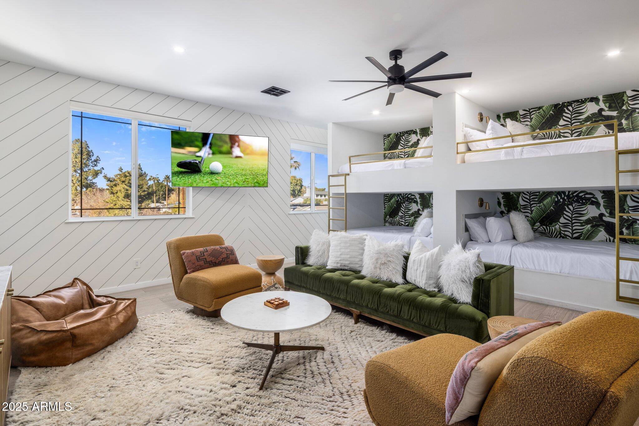 3322 N VALENCIA Lane