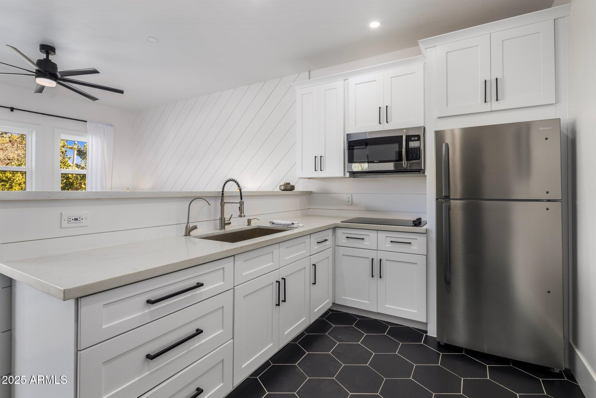 3322 N VALENCIA Lane