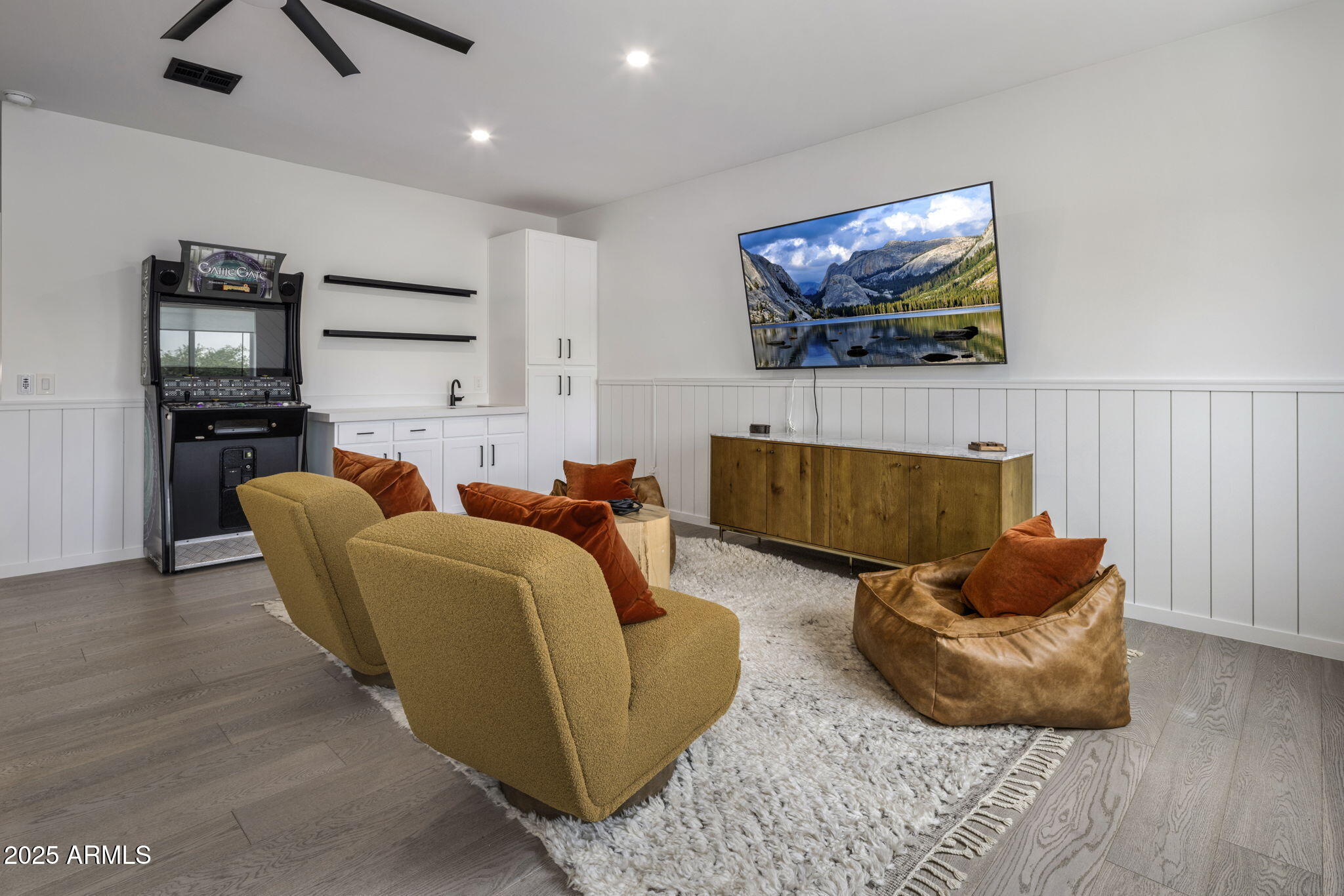 3322 N VALENCIA Lane