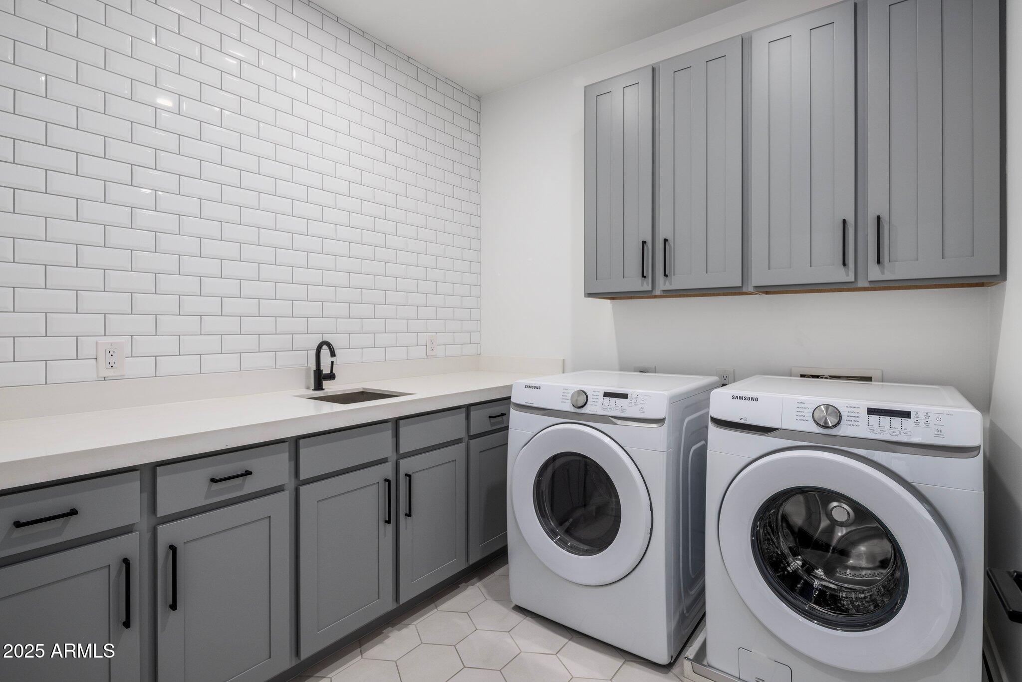 3322 N VALENCIA Lane