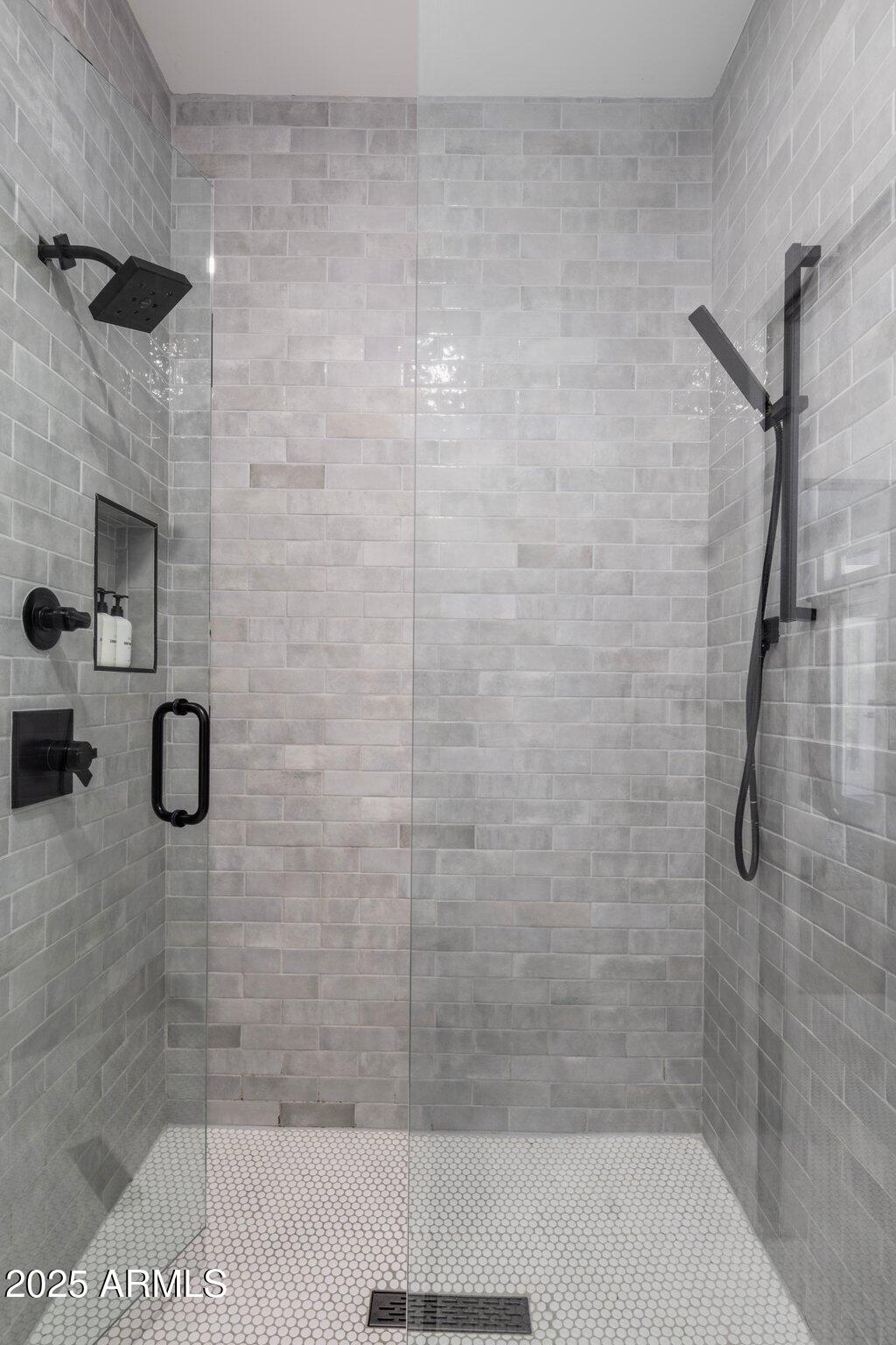 3322 N VALENCIA Lane