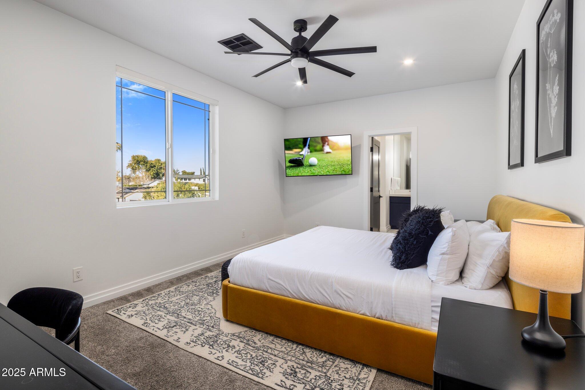 3322 N VALENCIA Lane