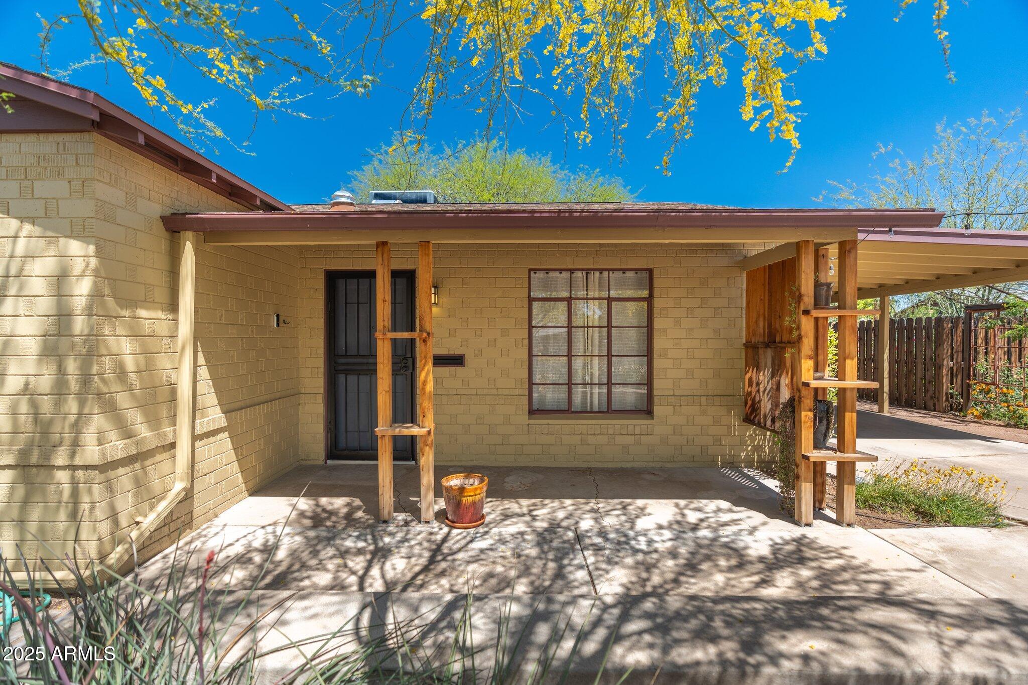 2434 E Pinchot Avenue