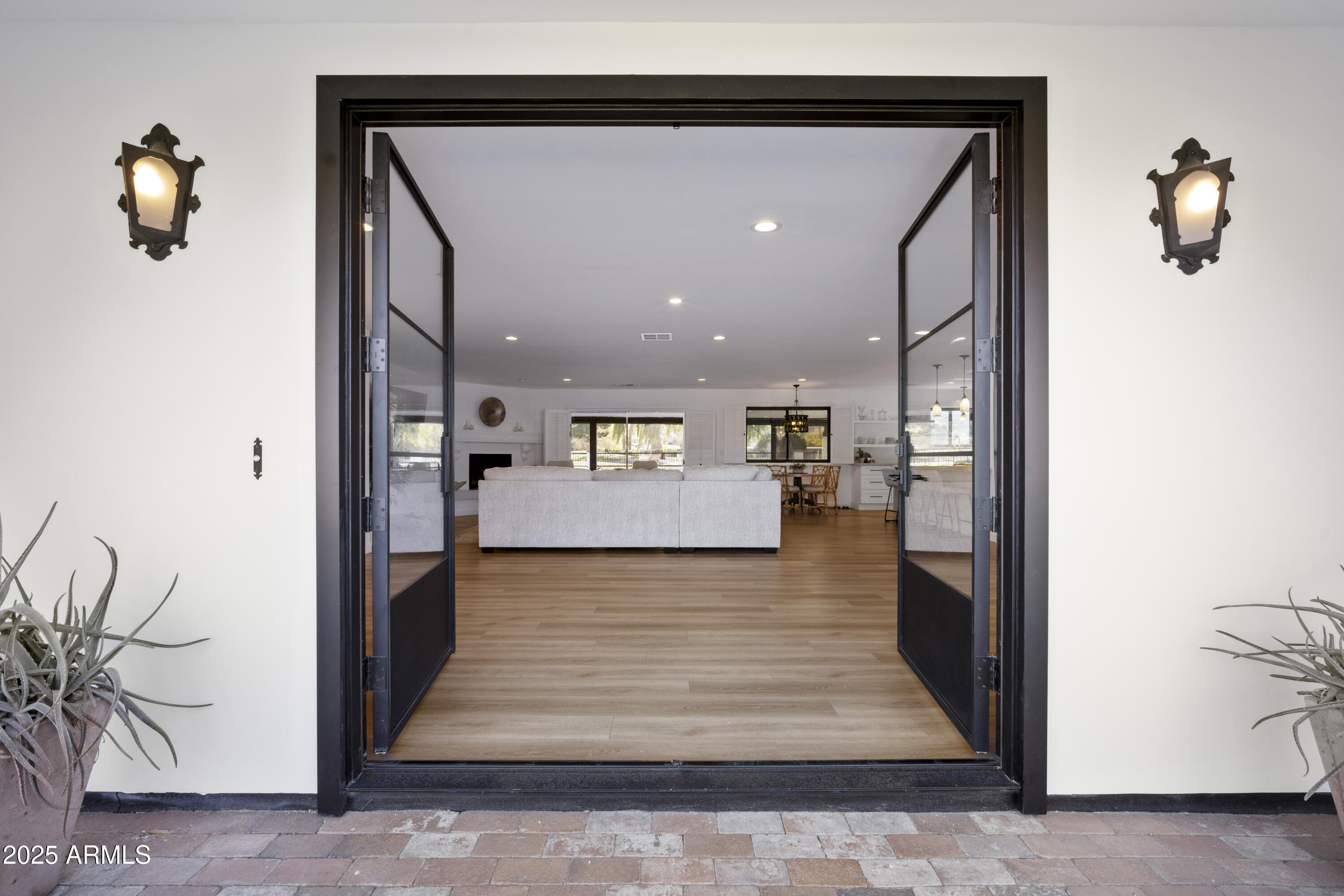 347 W SOUTHERN HILLS Road