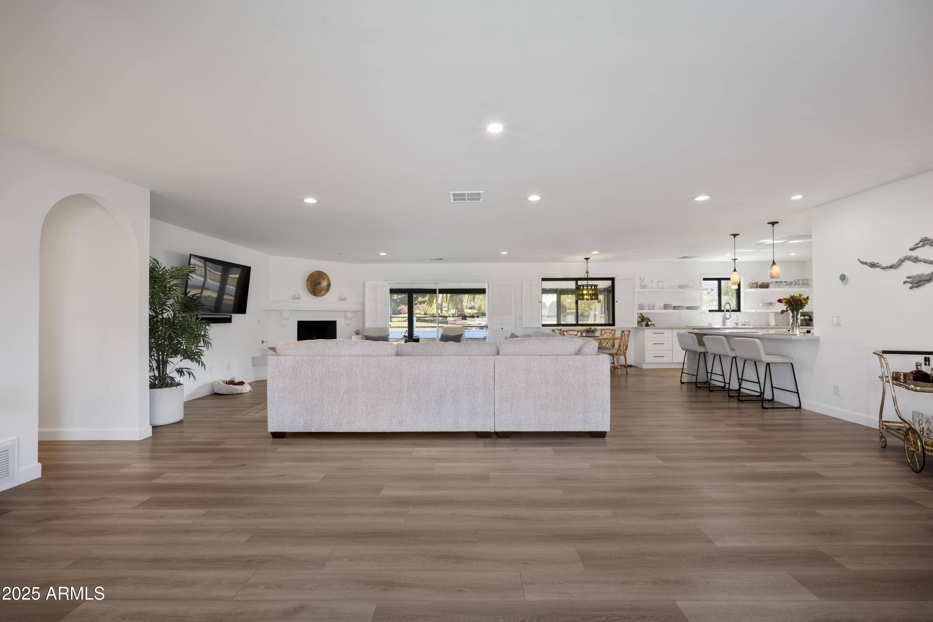 347 W SOUTHERN HILLS Road