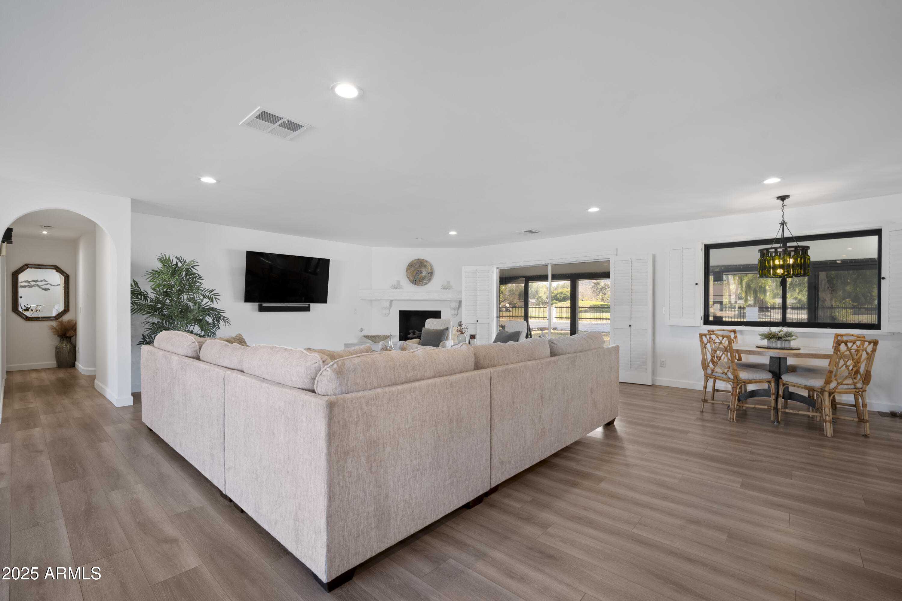 347 W SOUTHERN HILLS Road